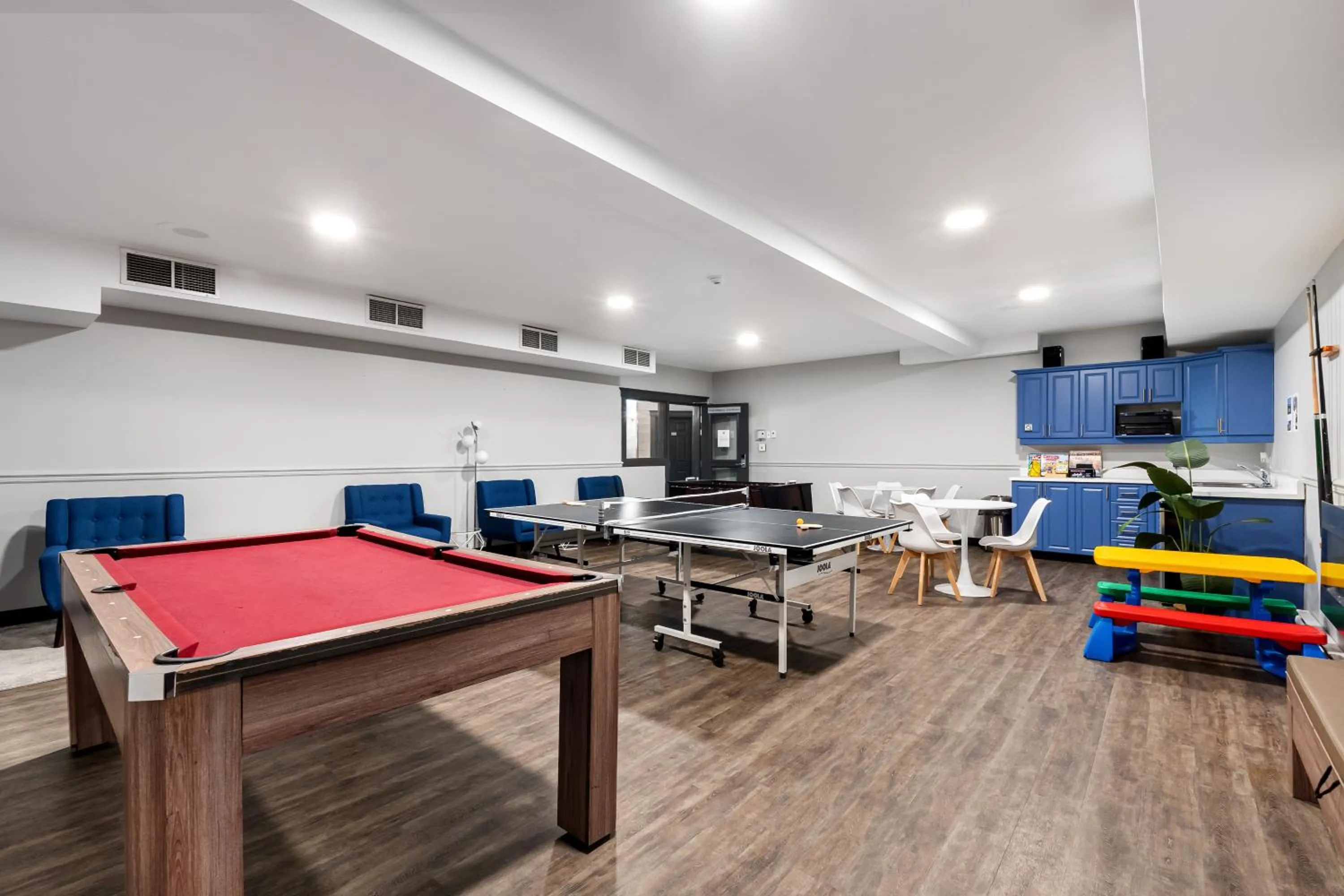 Game Room in Hôtel et Pavillons Le Petit Manoir du Casino