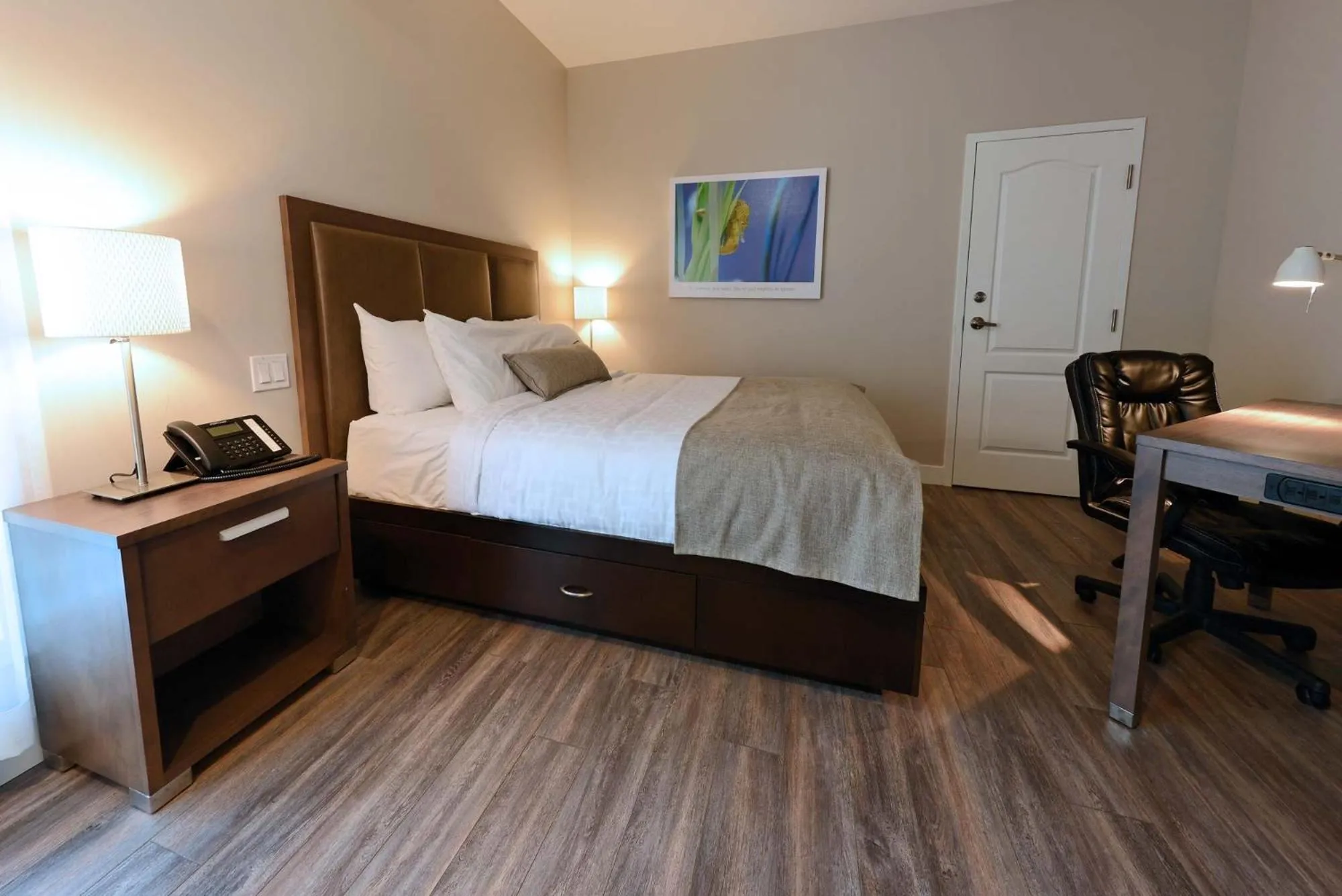 Bed in Hôtel et Pavillons Le Petit Manoir du Casino