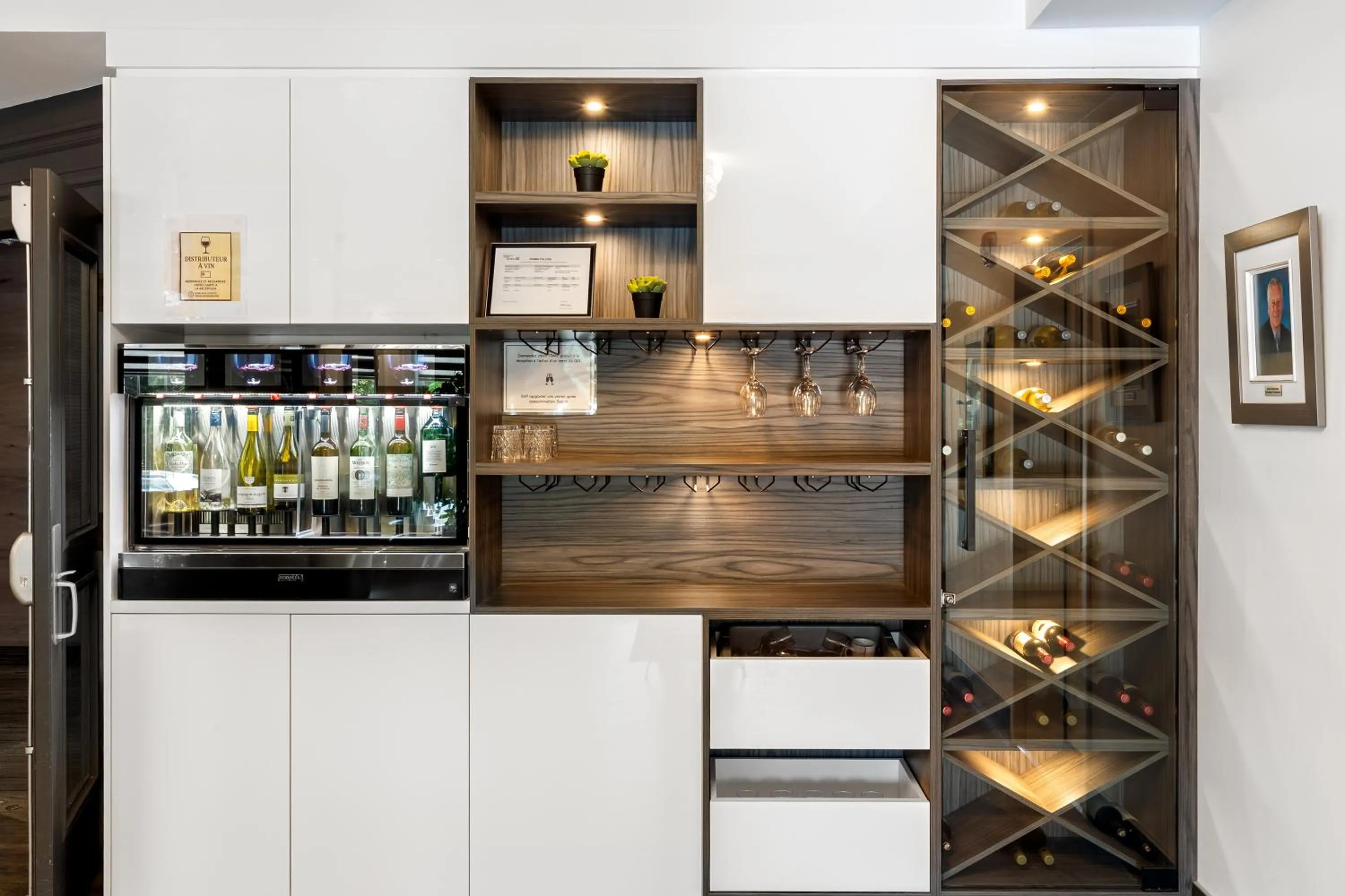 Communal lounge/ TV room in Hôtel et Pavillons Le Petit Manoir du Casino