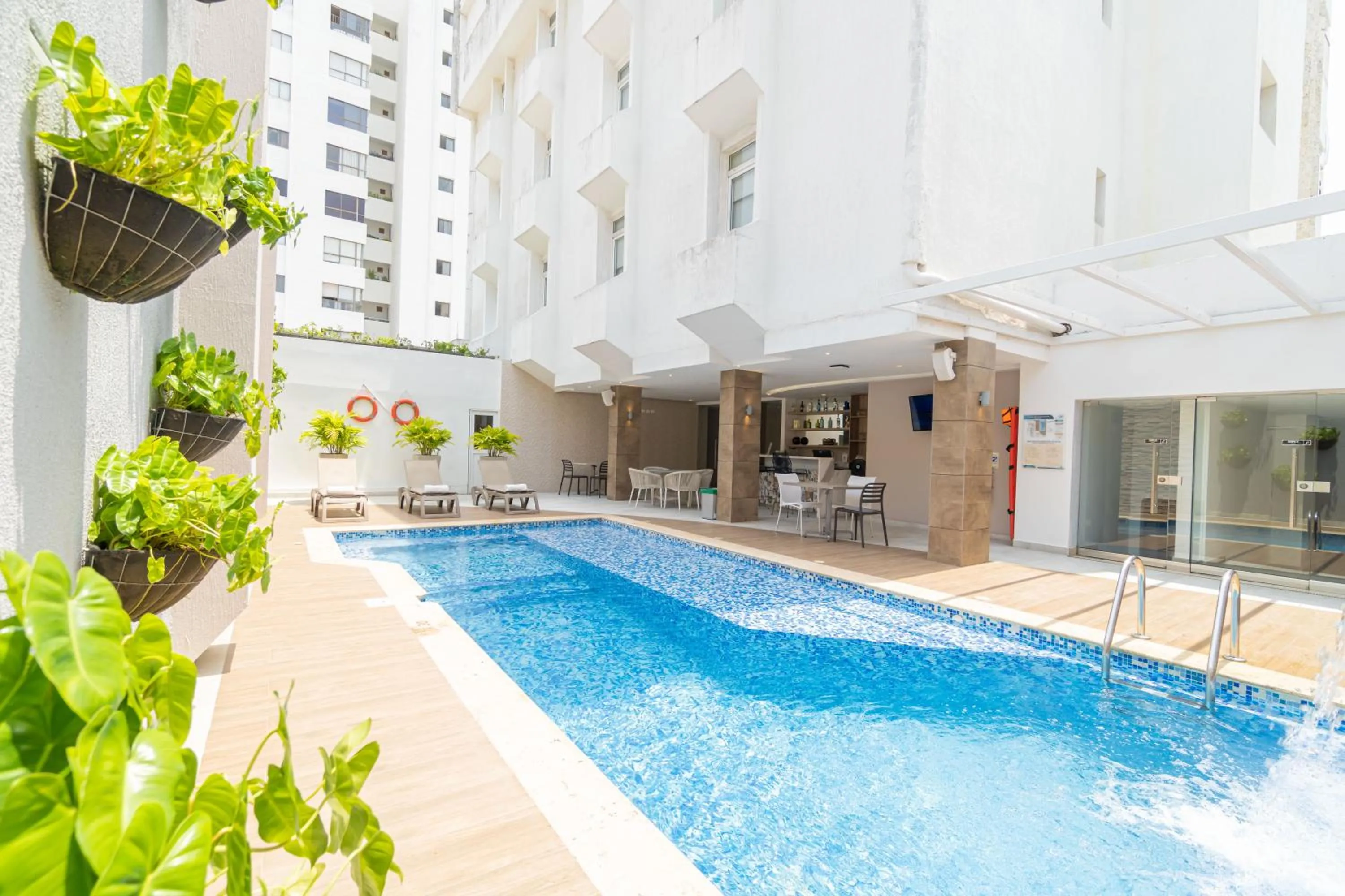 Swimming pool in Hotel Barlovento