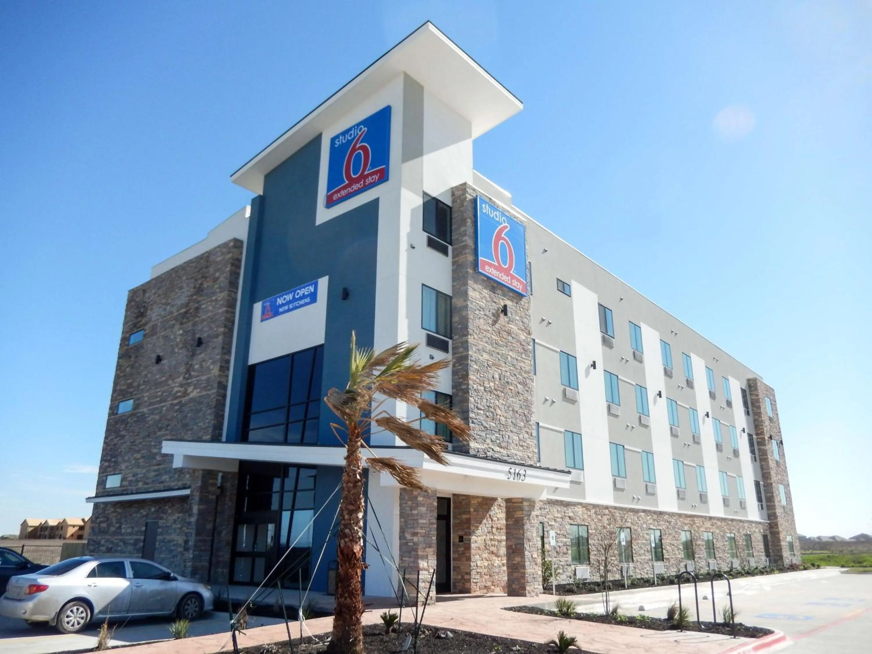 Property building in Studio 6-Buda, TX