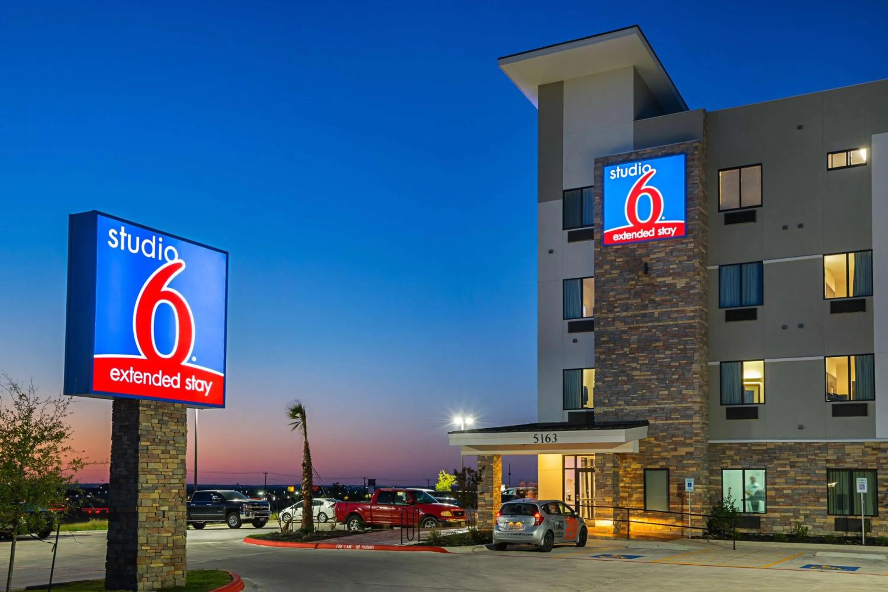 Property building in Studio 6-Buda, TX