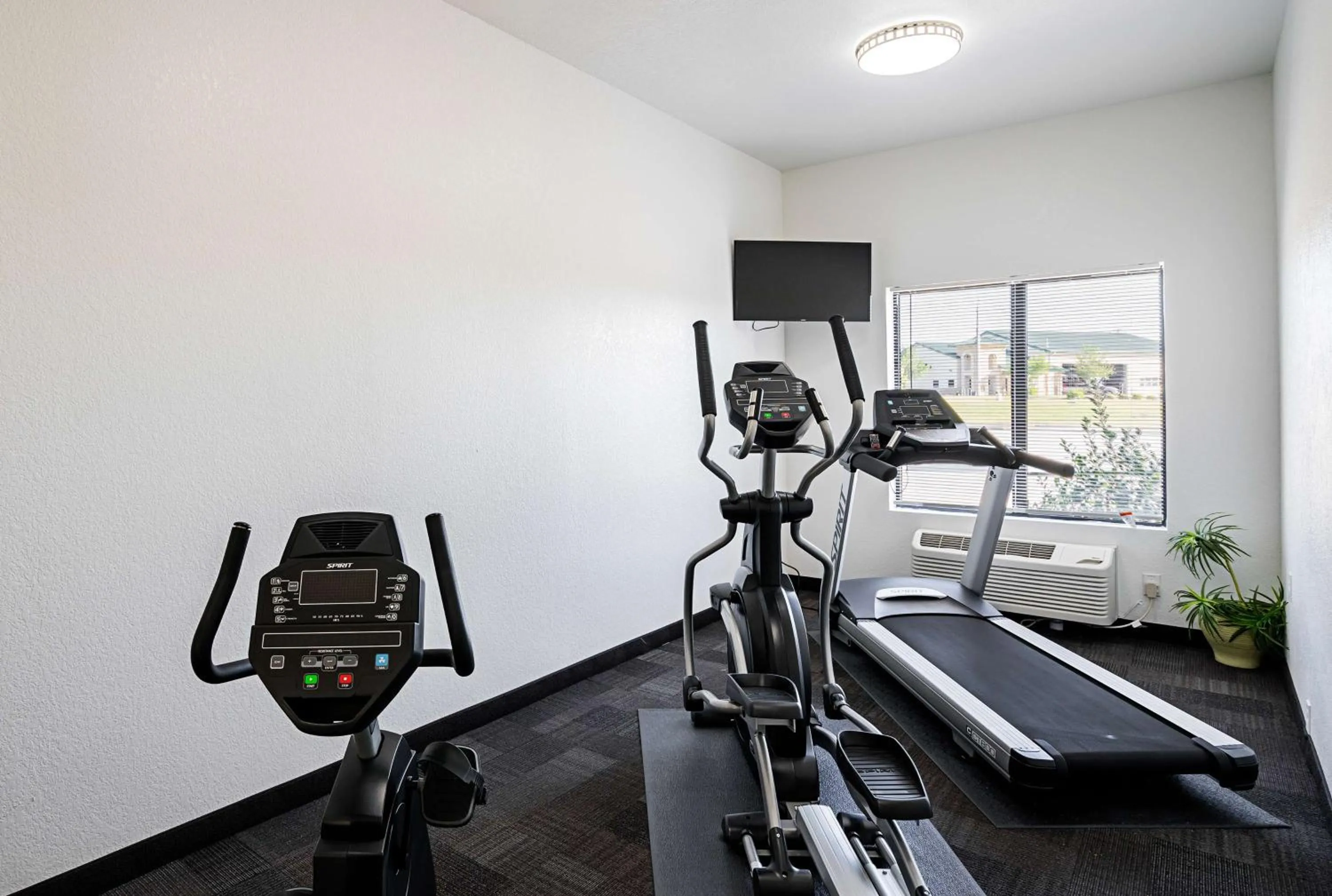 Fitness centre/facilities in Studio 6-Buda, TX