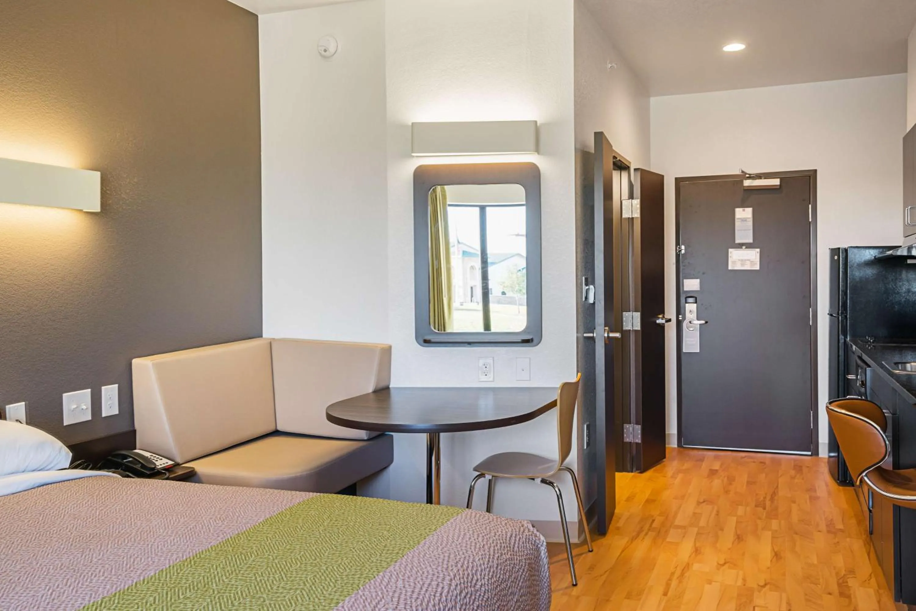 Kitchen or kitchenette, Bed in Studio 6-Buda, TX