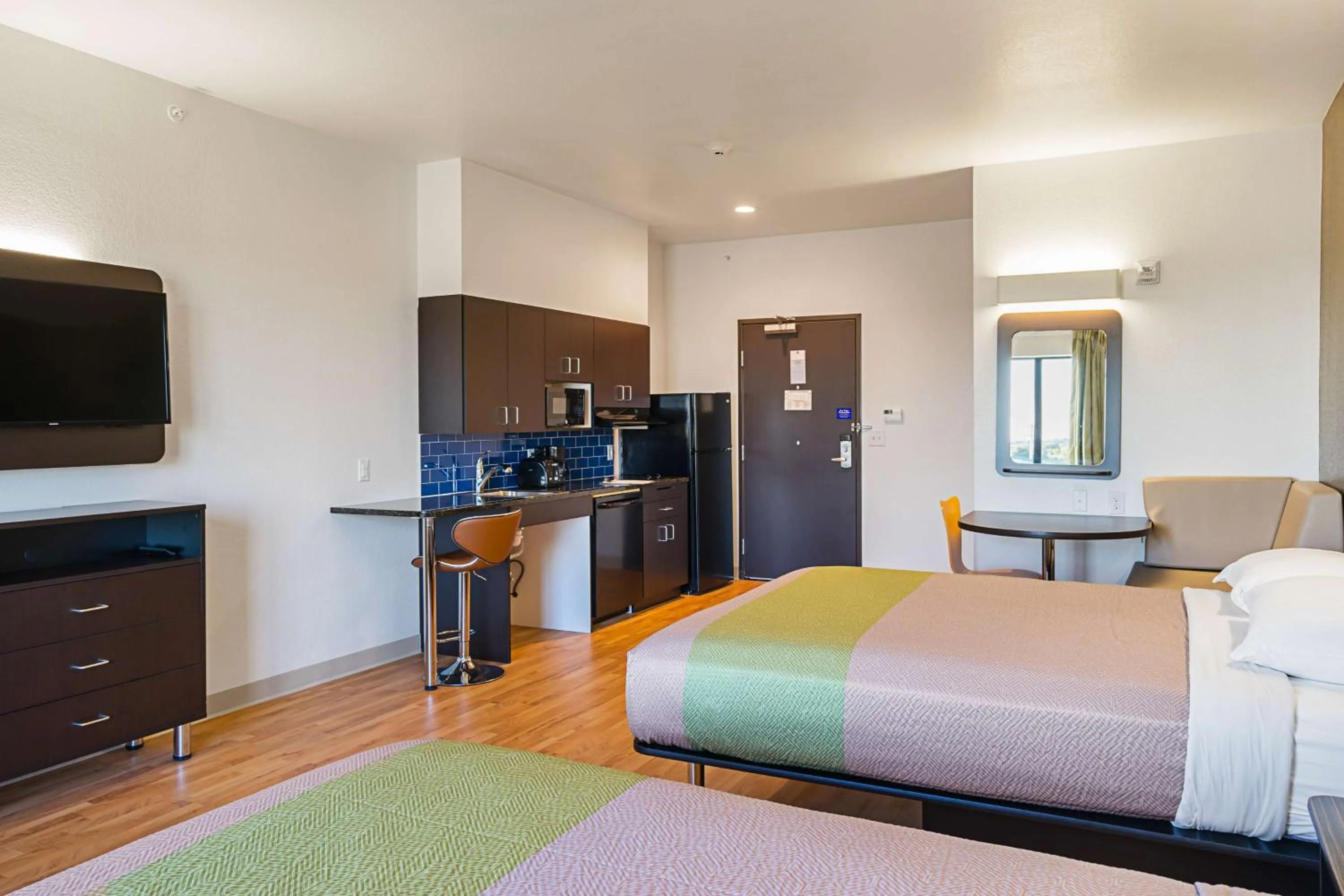 TV and multimedia, Bed in Studio 6-Buda, TX