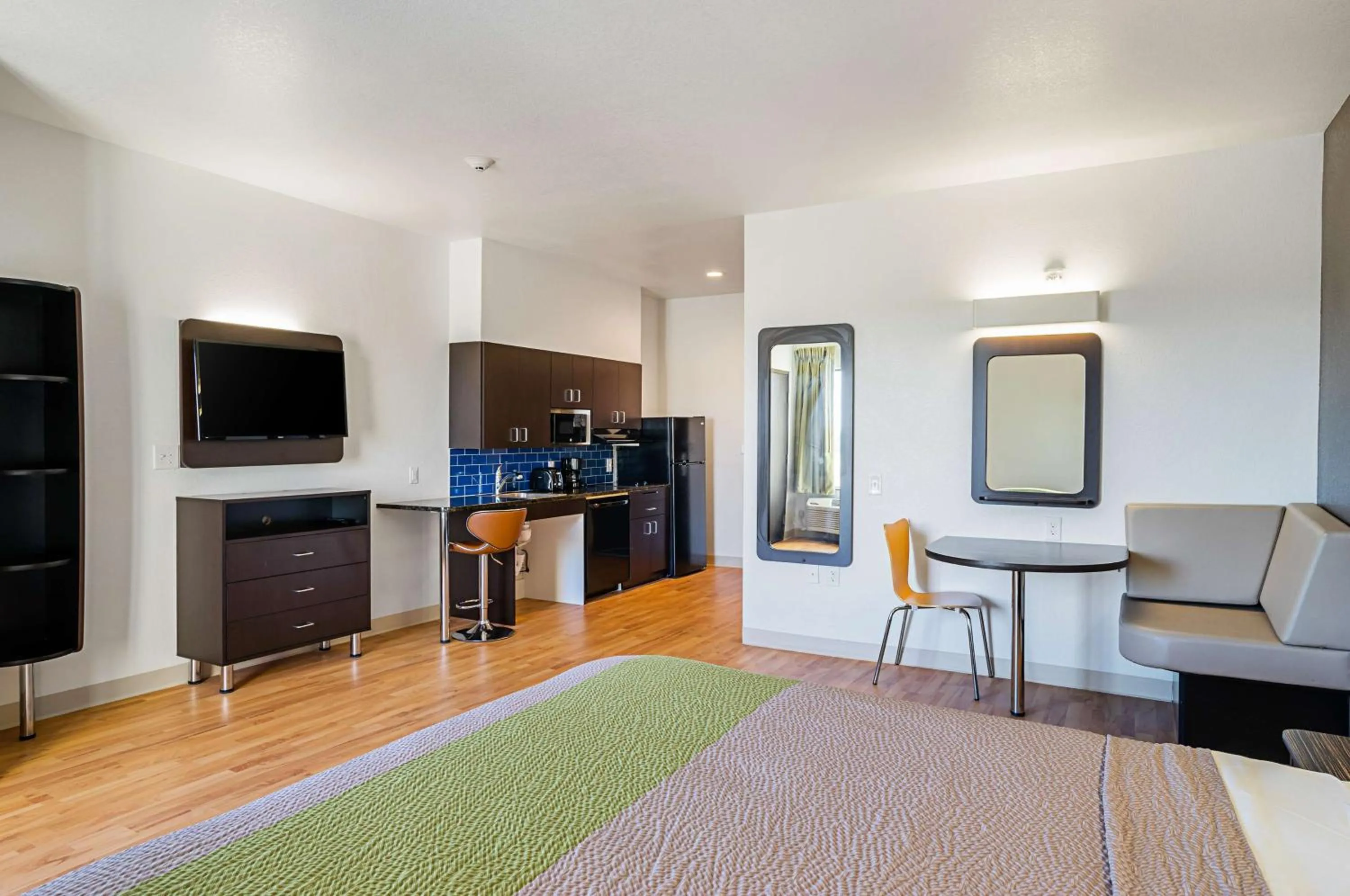 TV and multimedia in Studio 6-Buda, TX