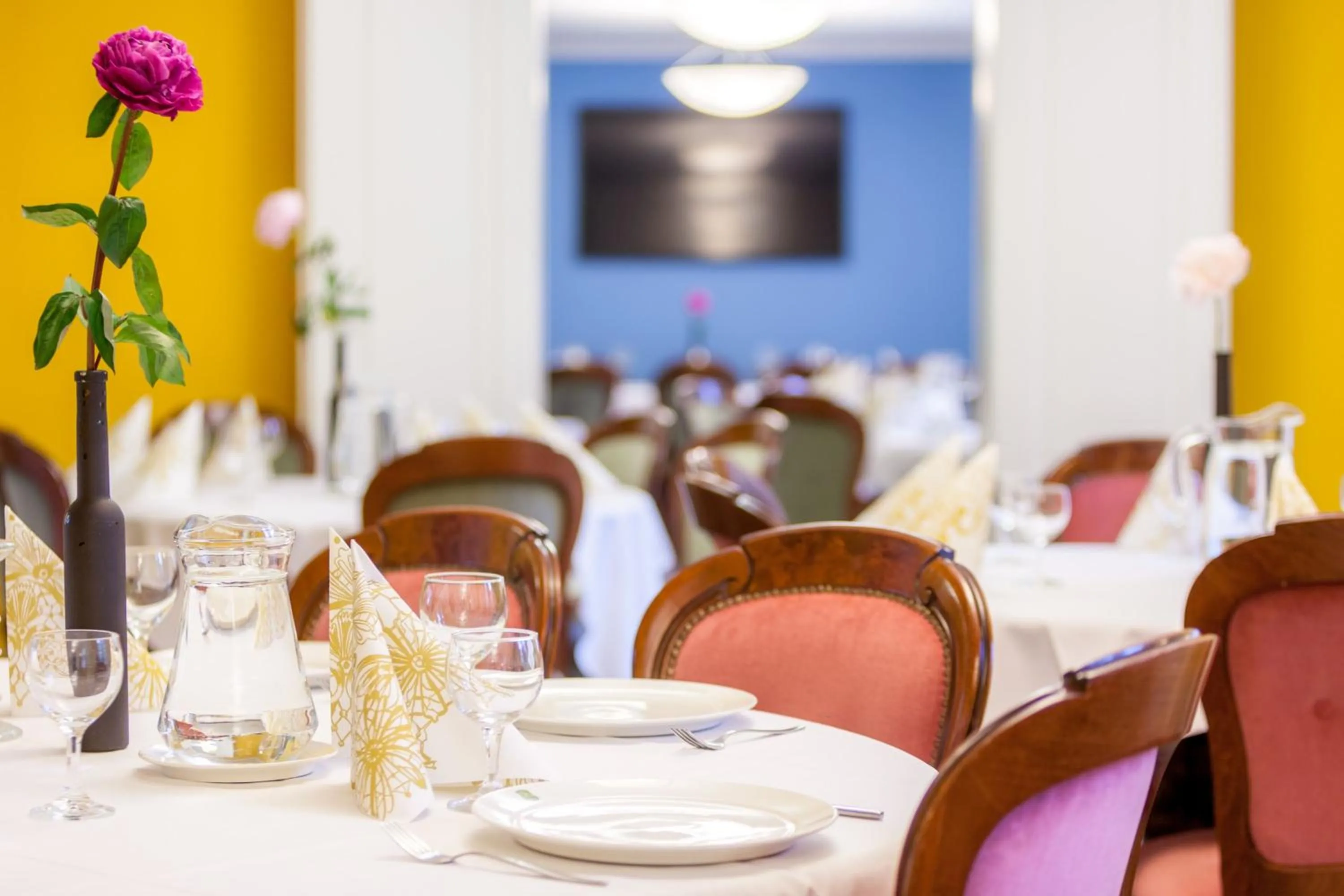 Restaurant/places to eat in Lepaan Kartanon Toimela