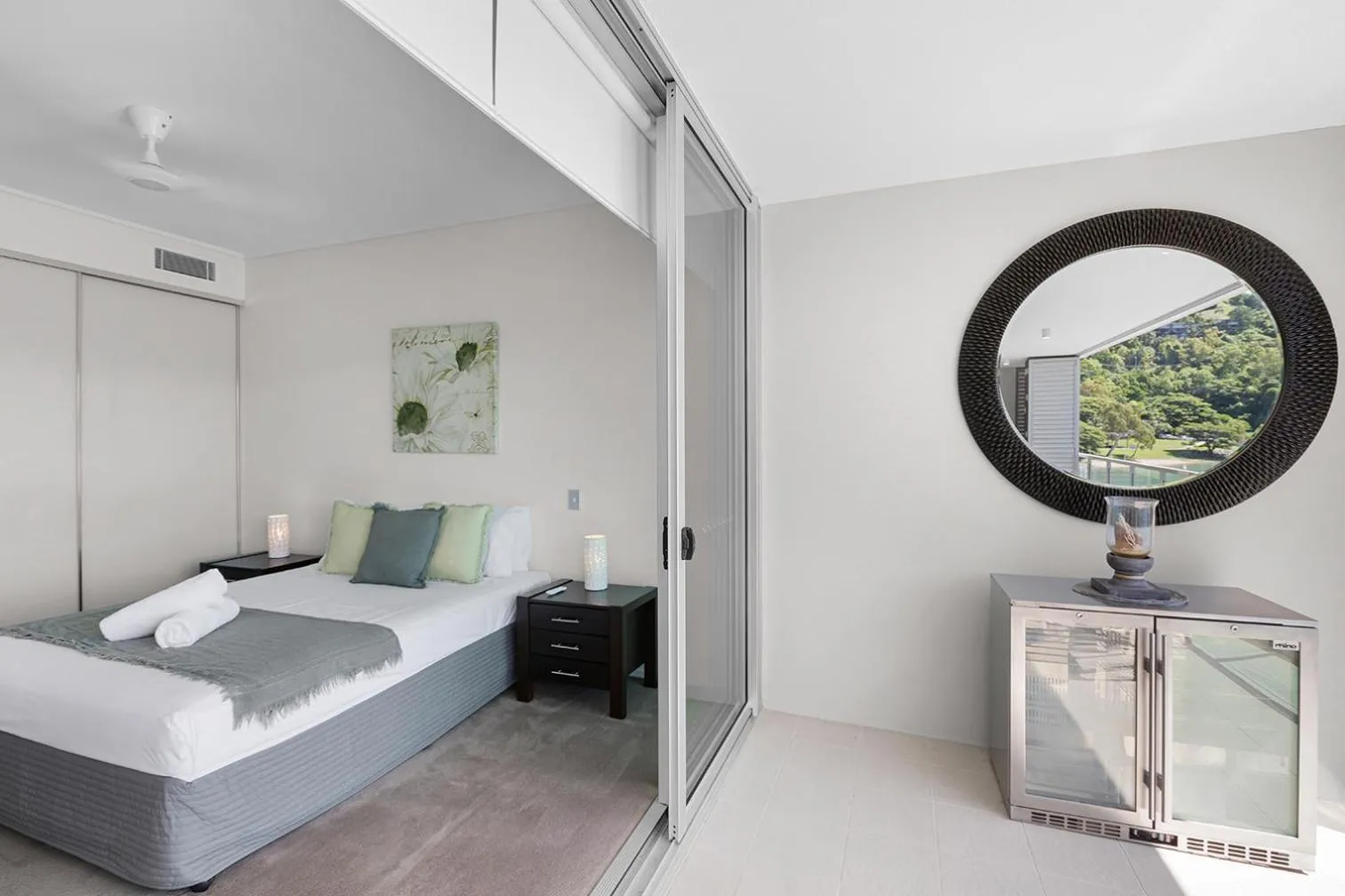 Bedroom, Bed in Peninsula Airlie Beach