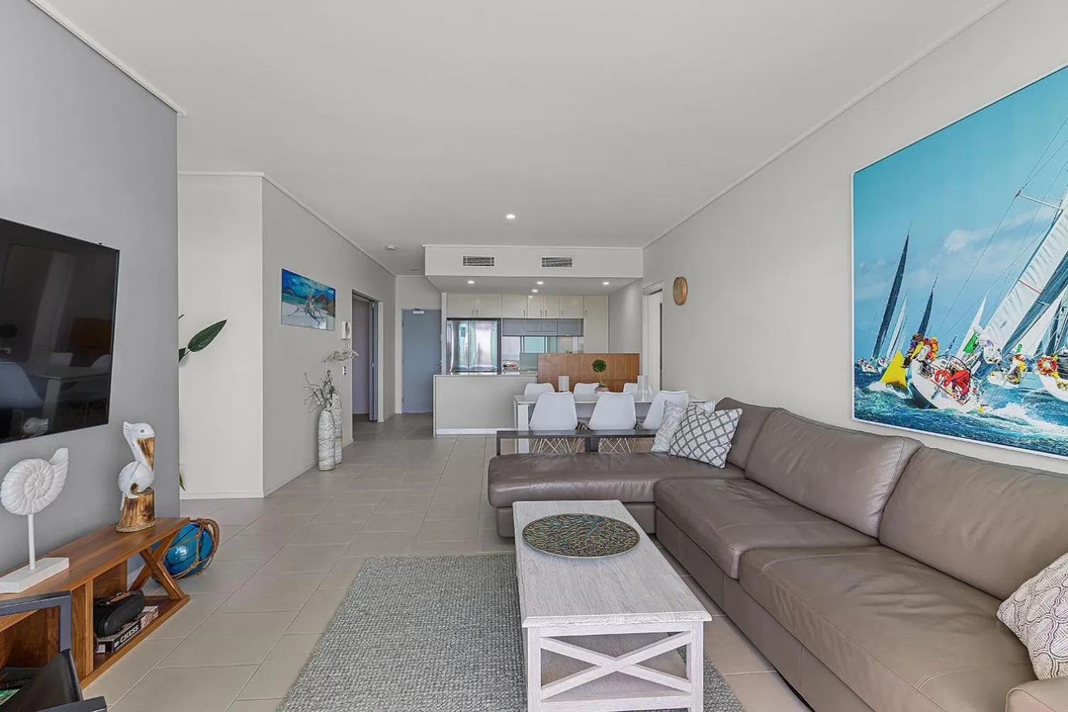 Communal lounge/ TV room in Peninsula Airlie Beach