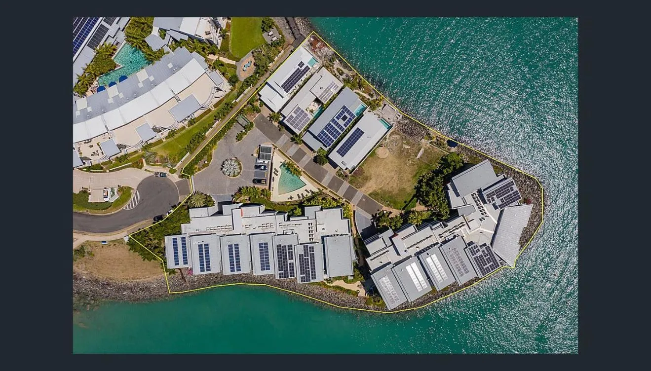 Property building in Peninsula Airlie Beach