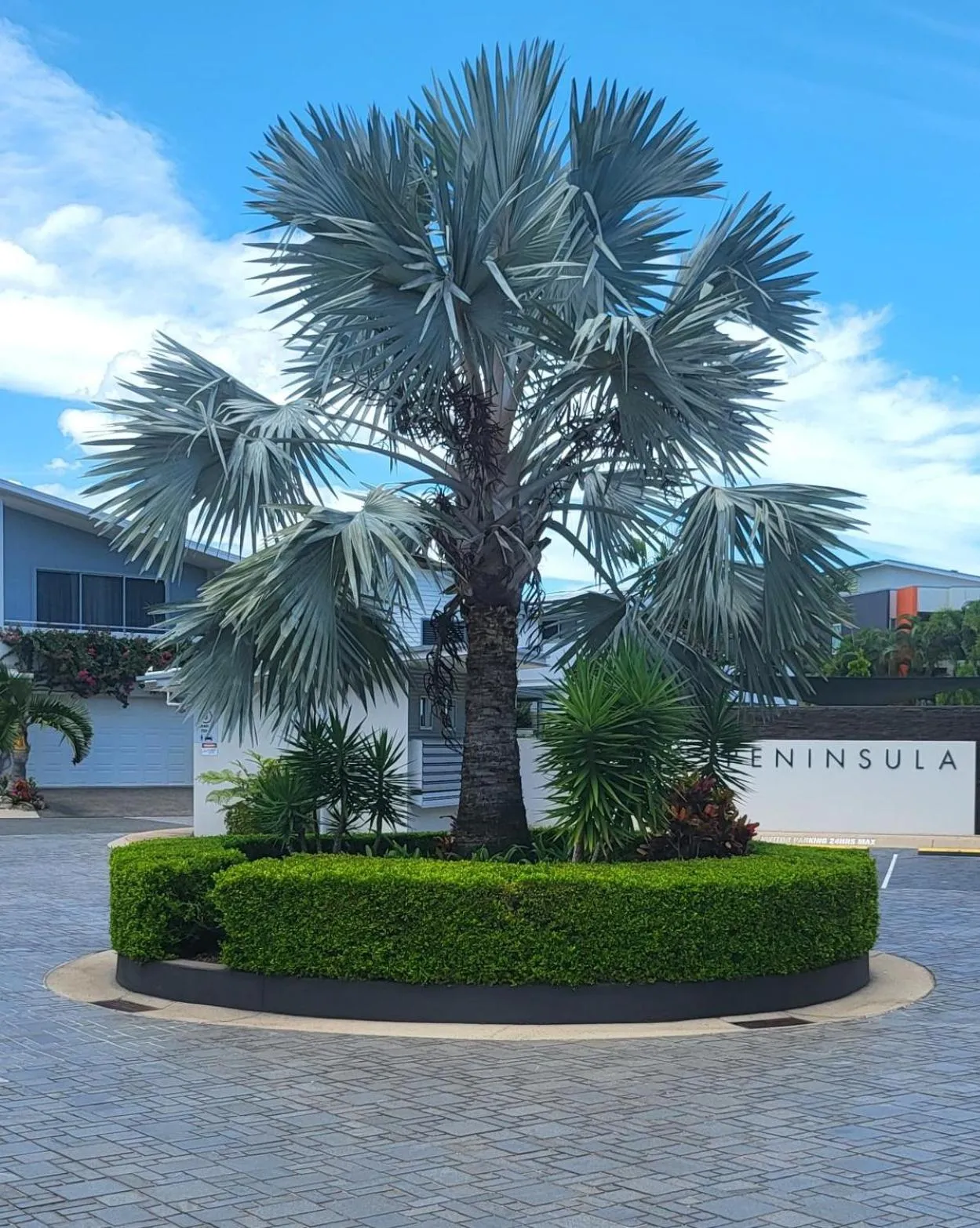 Property building in Peninsula Airlie Beach