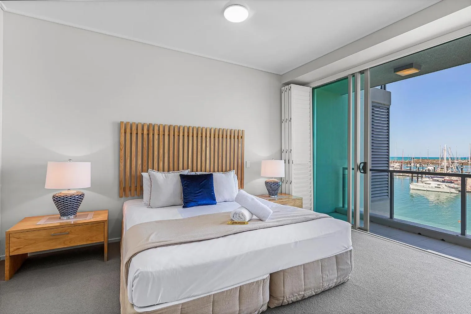 Bedroom, Bed in Peninsula Airlie Beach