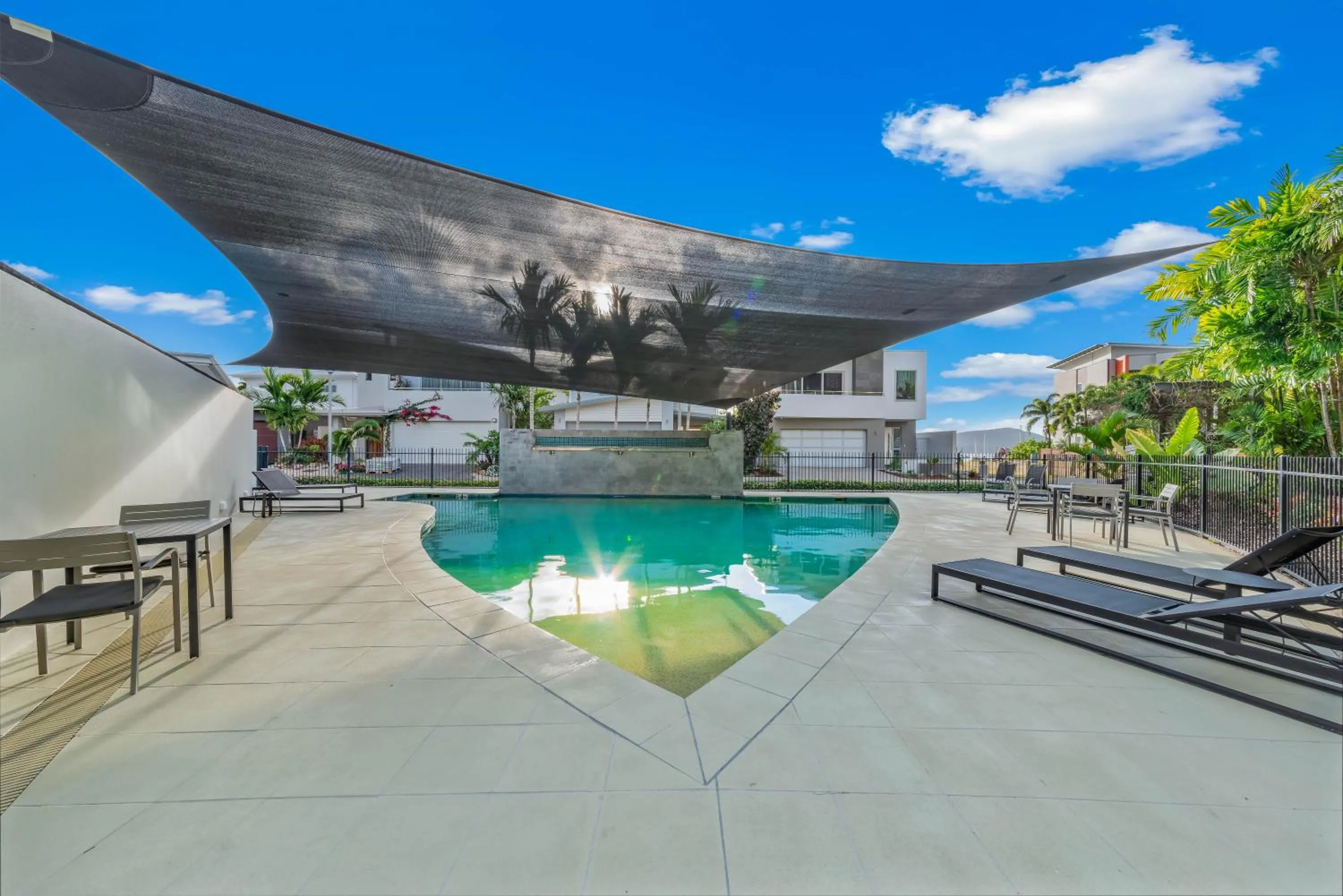 Swimming pool in Peninsula Airlie Beach