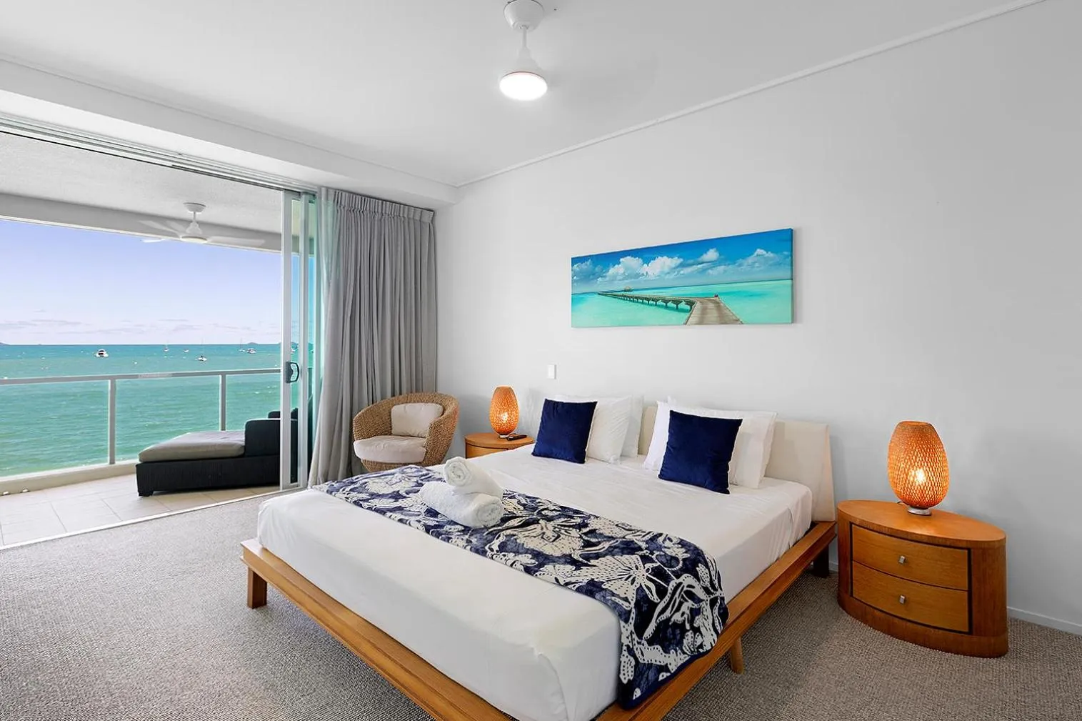 Bedroom, Bed in Peninsula Airlie Beach