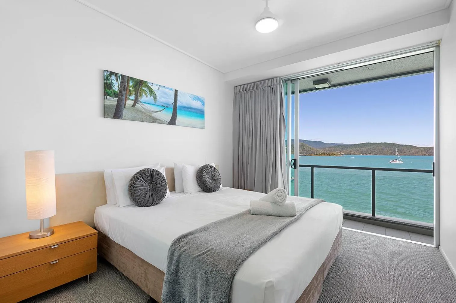 Bedroom, Bed in Peninsula Airlie Beach