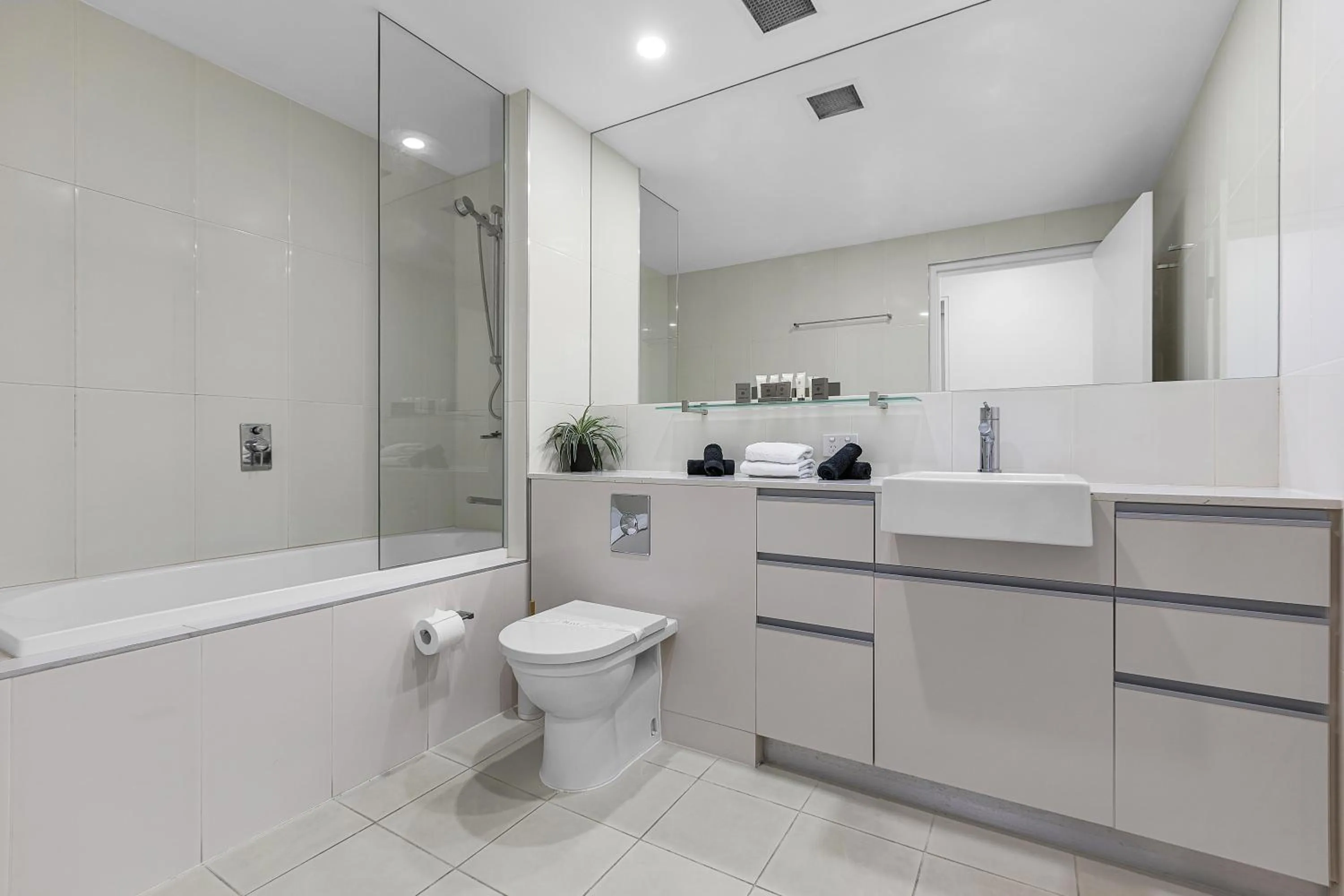 Shower in Peninsula Airlie Beach