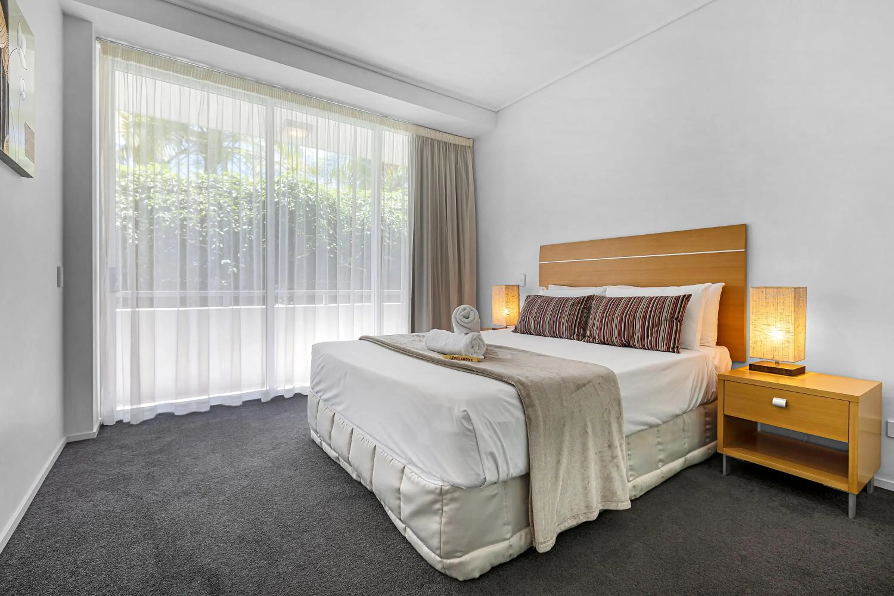 Bedroom, Bed in Peninsula Airlie Beach