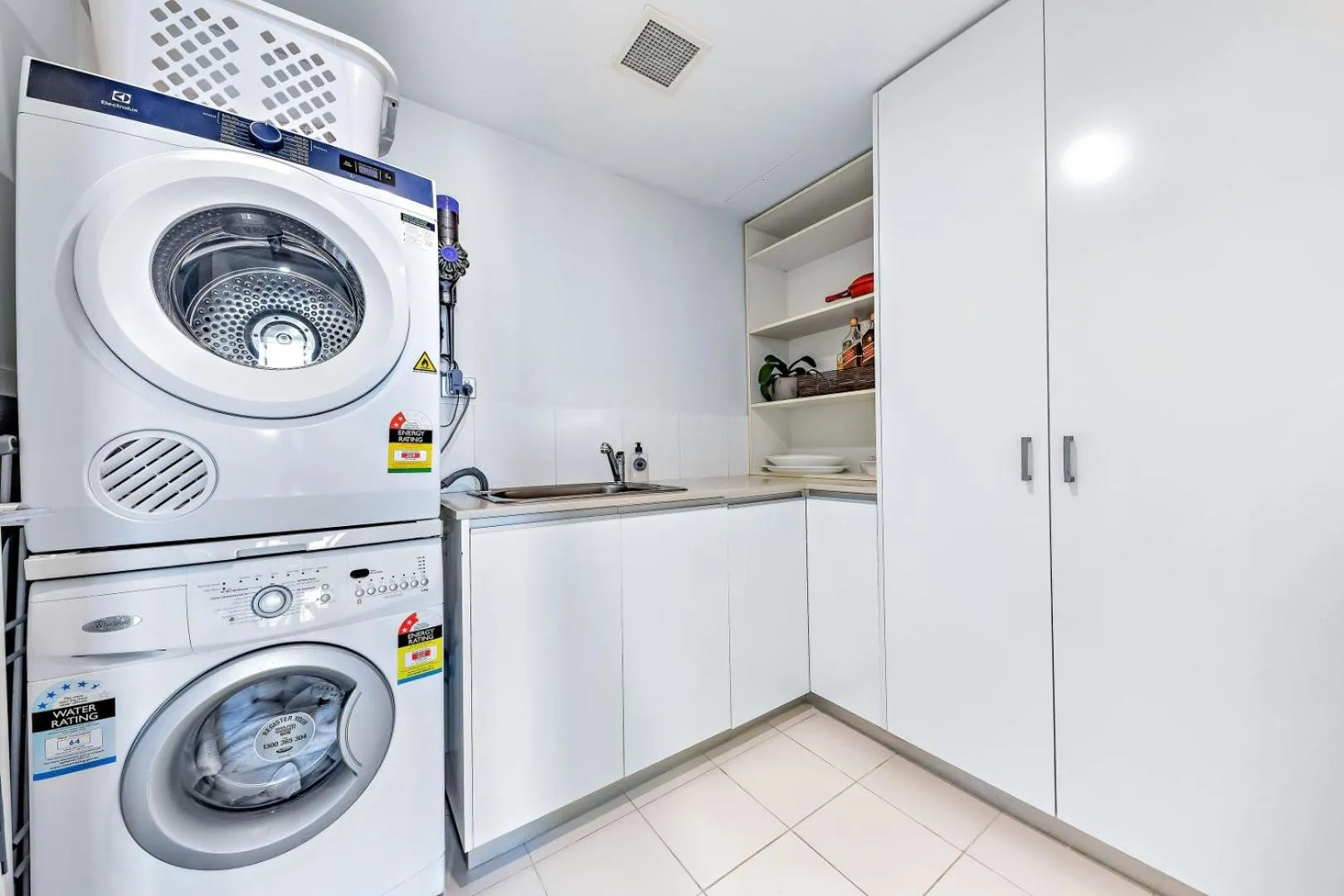 washing machine in Peninsula Airlie Beach