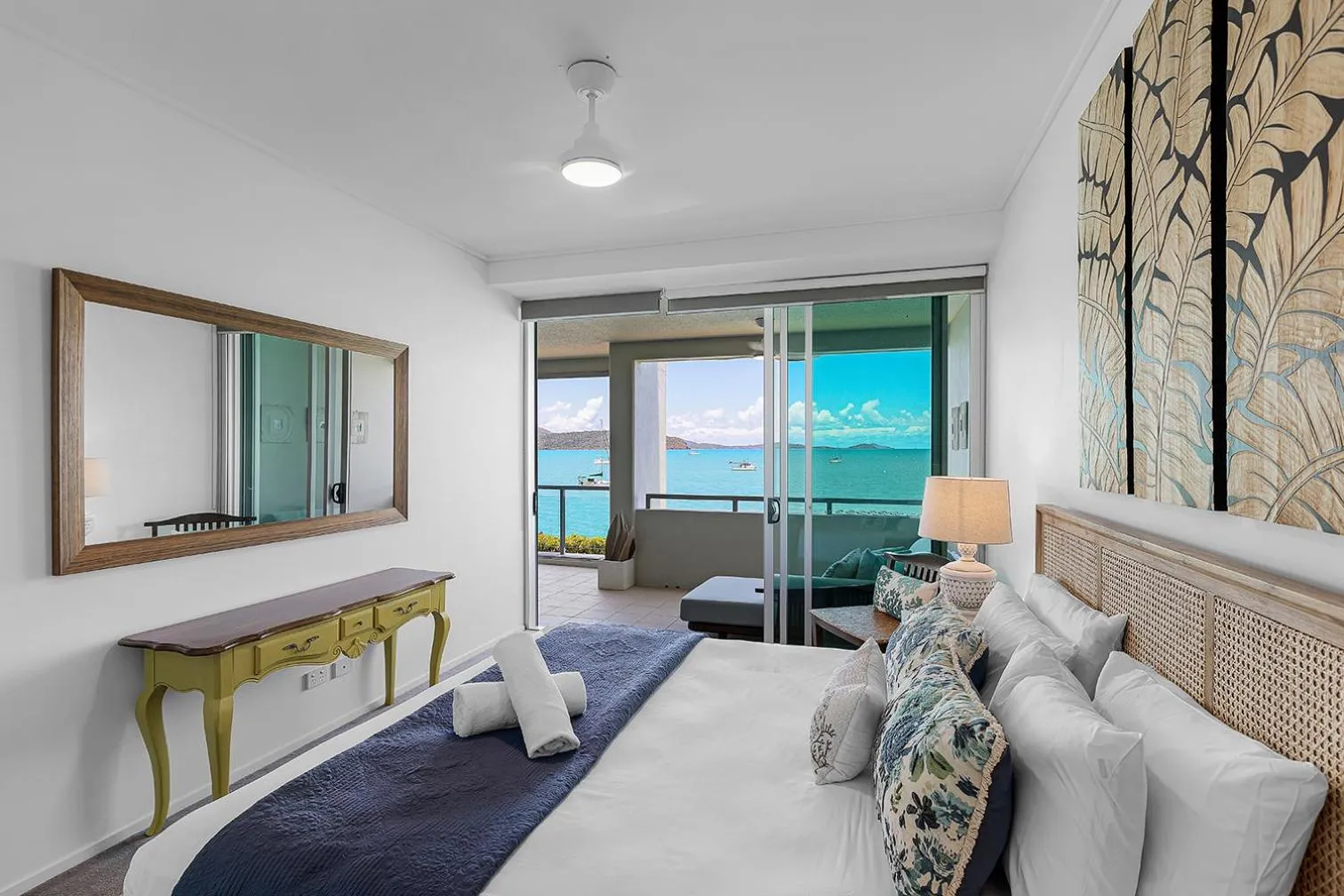 Bed in Peninsula Airlie Beach