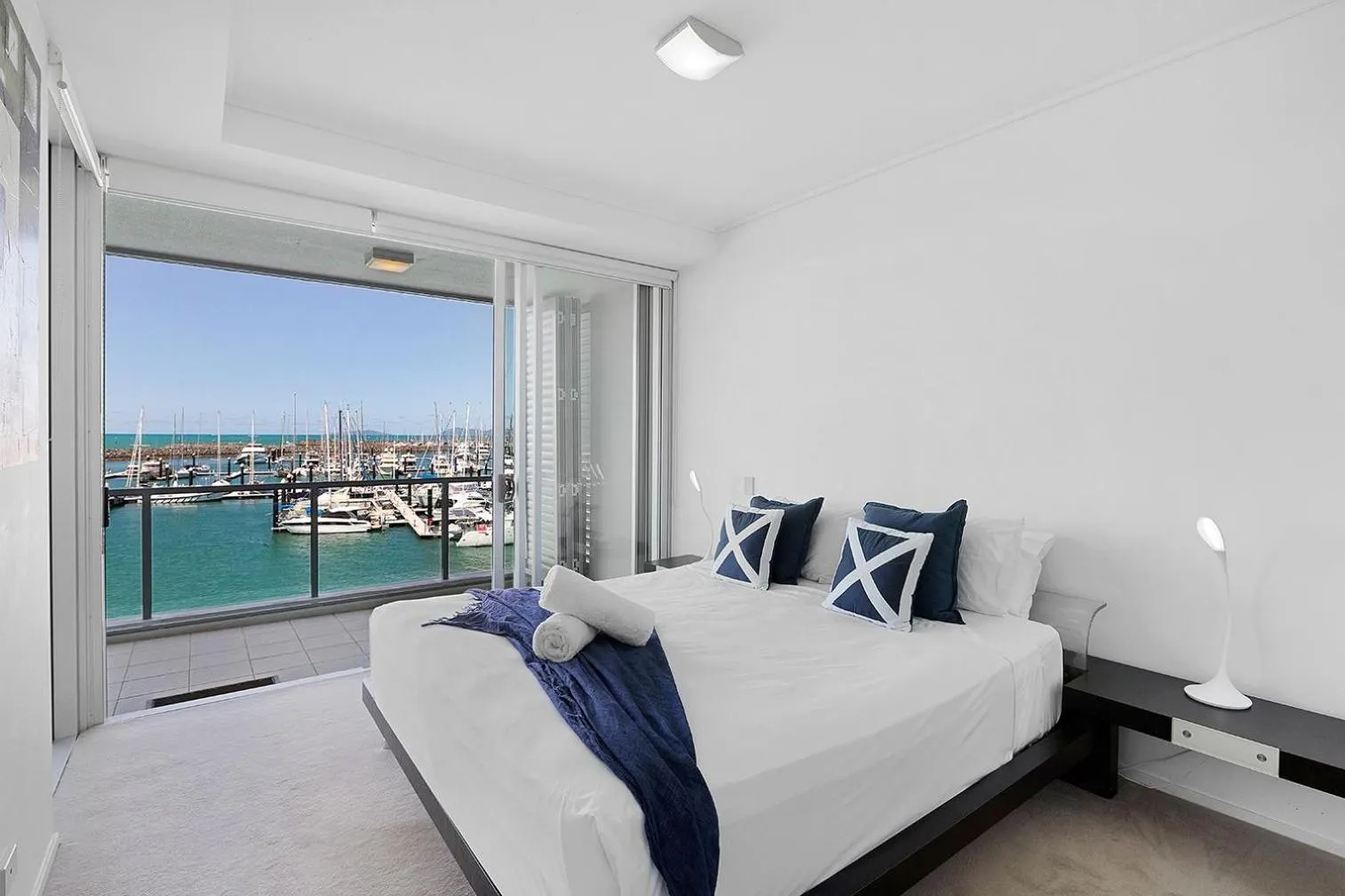 Bedroom, Bed in Peninsula Airlie Beach