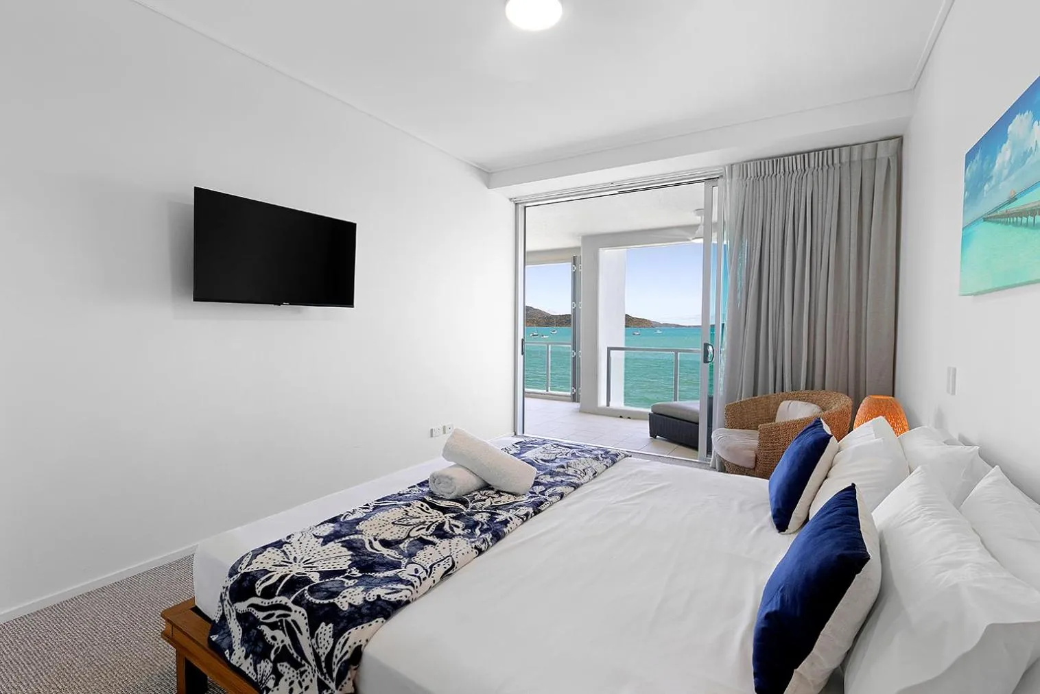 Bedroom, Bed in Peninsula Airlie Beach