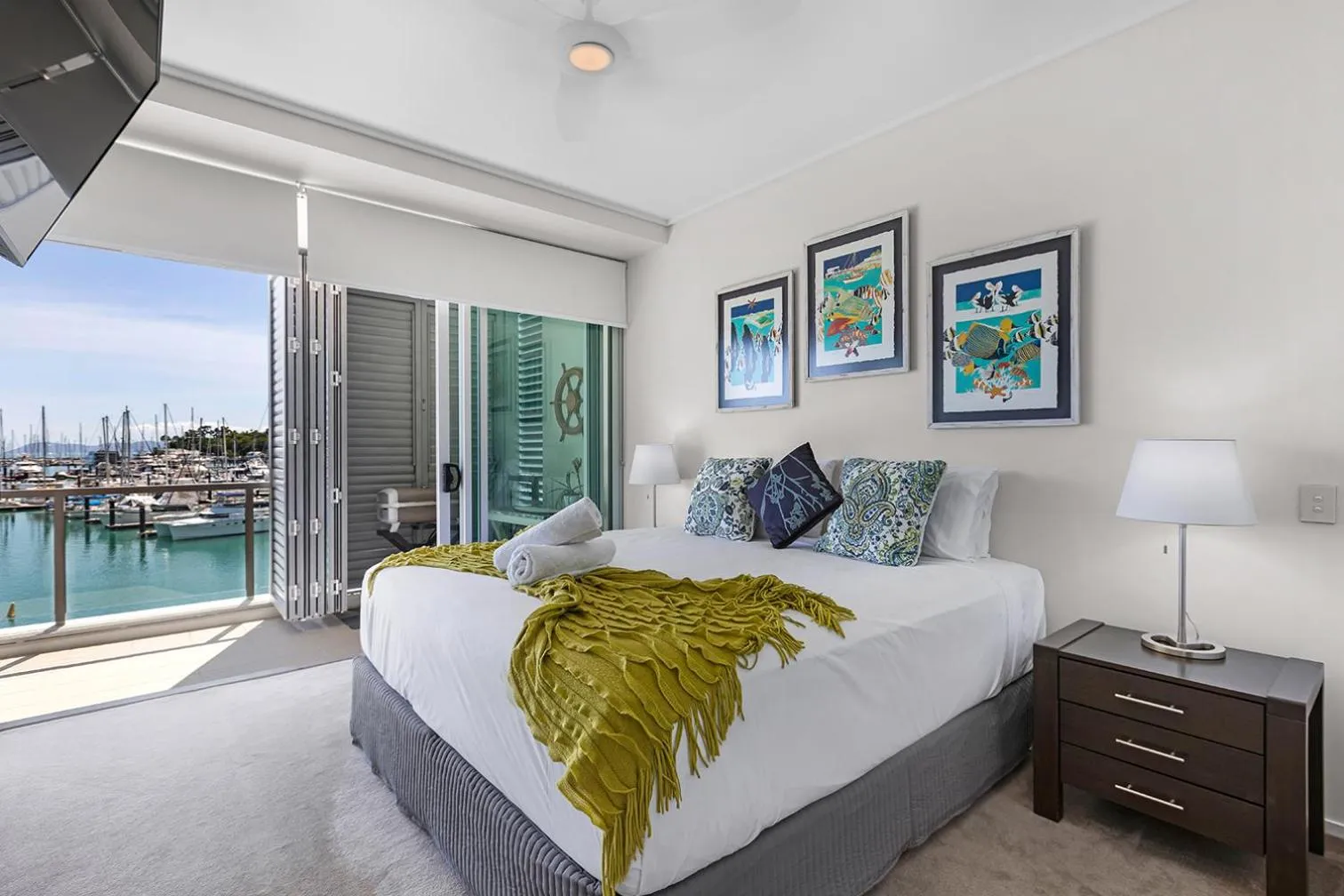 Bedroom, Bed in Peninsula Airlie Beach