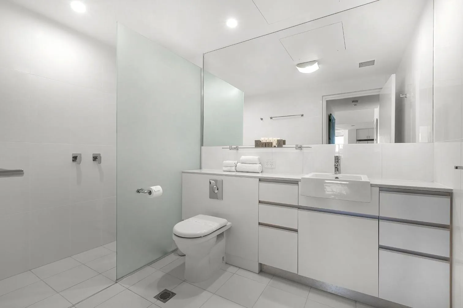 Shower in Peninsula Airlie Beach