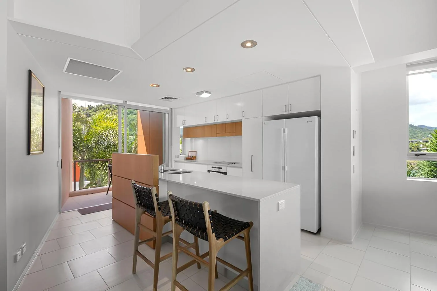 Kitchen or kitchenette in Peninsula Airlie Beach