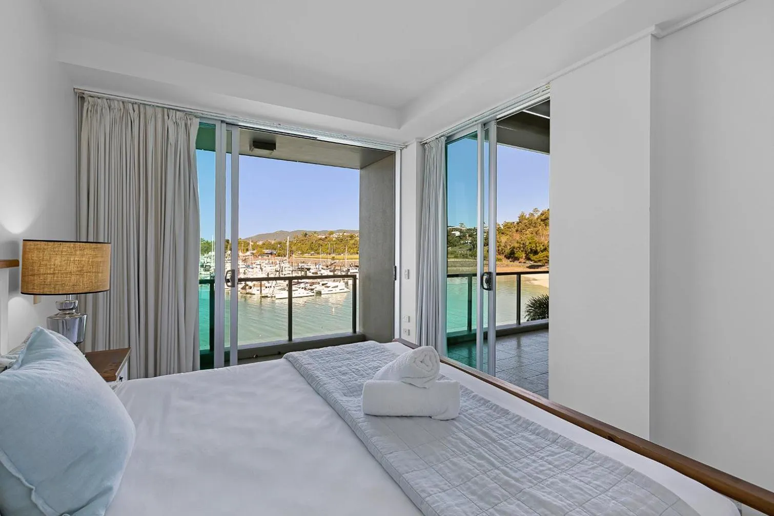 Bed in Peninsula Airlie Beach