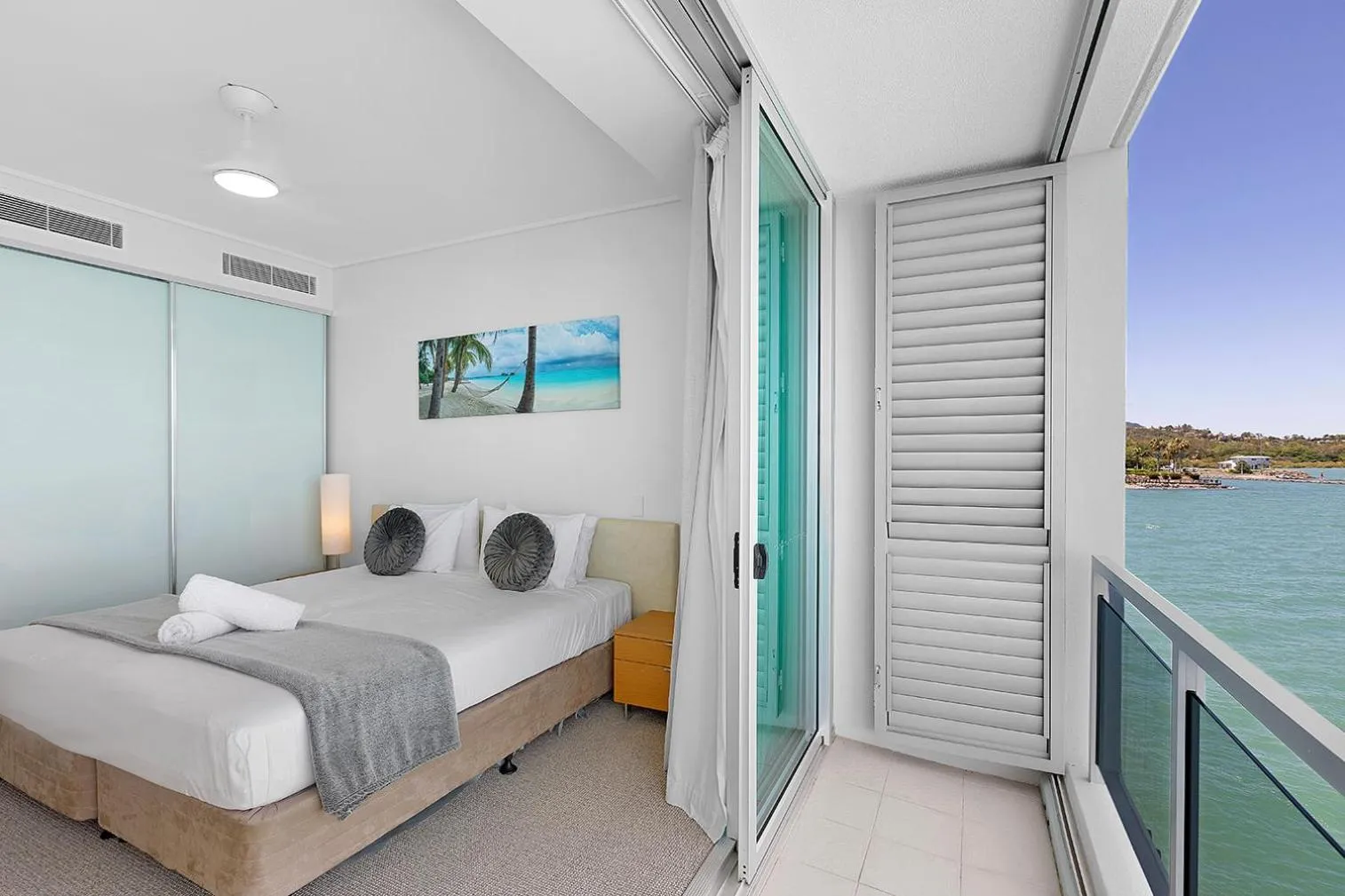 Bedroom, Bed in Peninsula Airlie Beach