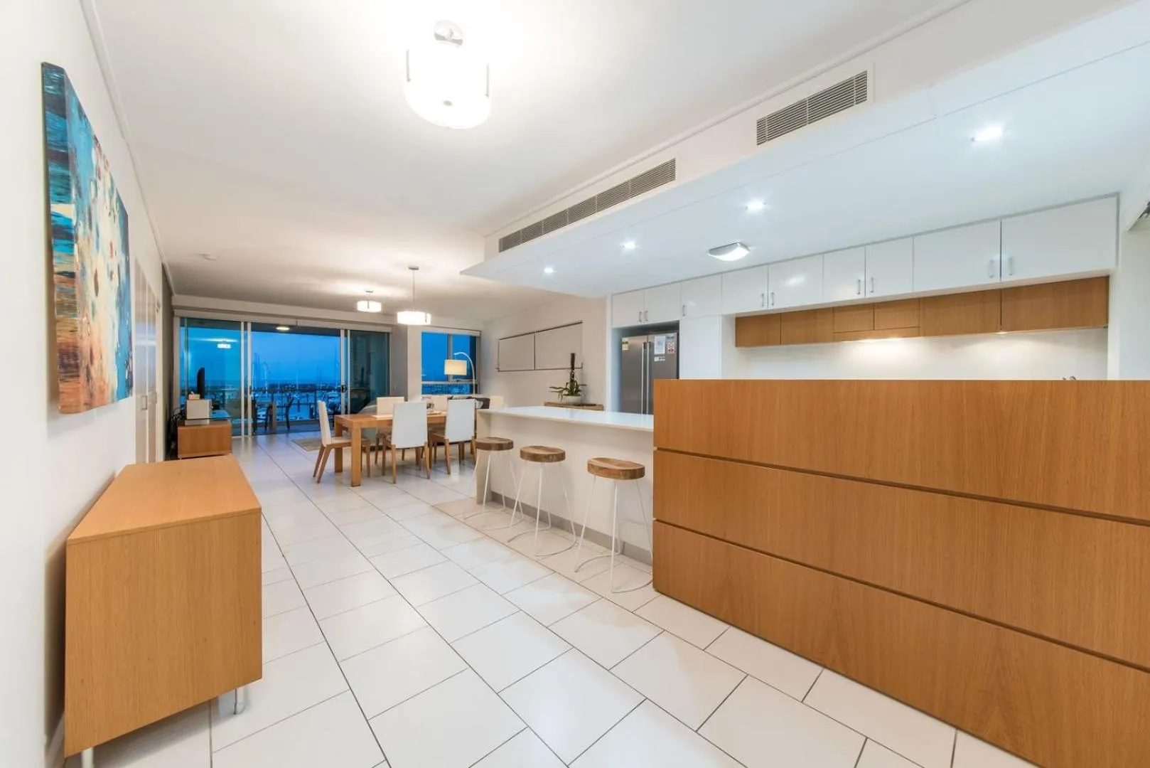Kitchen or kitchenette in Peninsula Airlie Beach