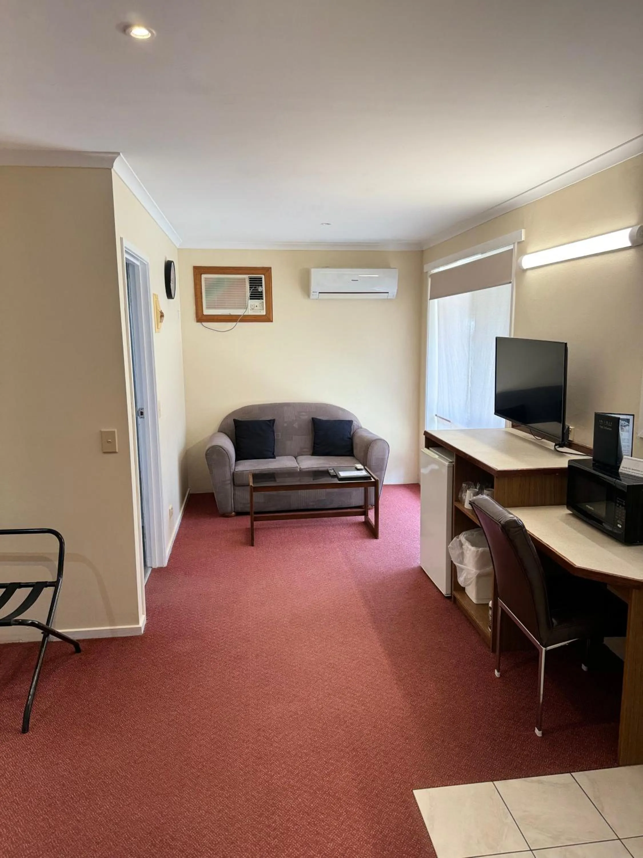 Blue Whale Motor Inn & Apartments