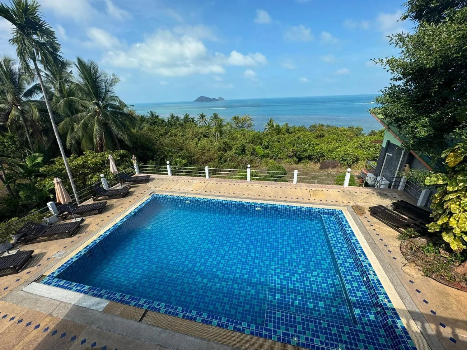 Pool view in Golden Hill Resort