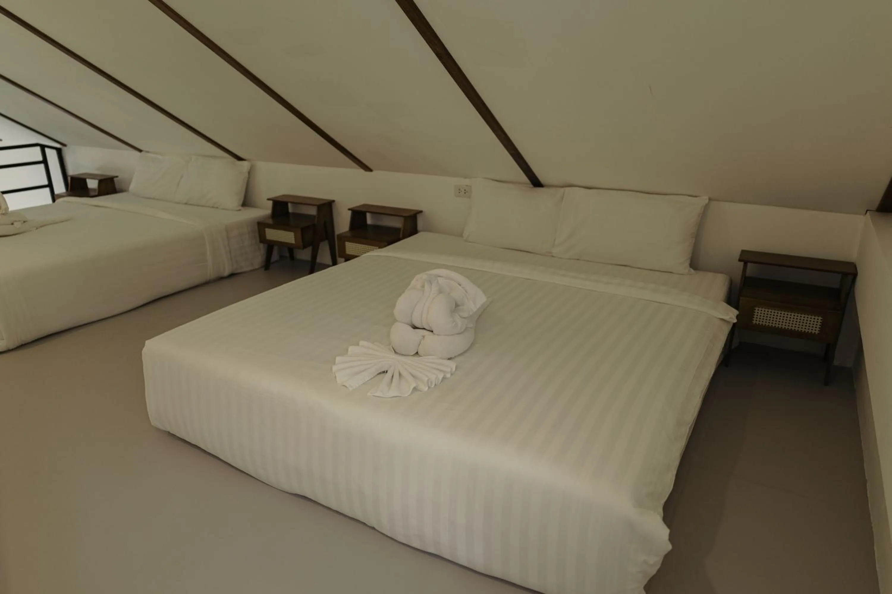 Bedroom, Bed in Golden Hill Resort