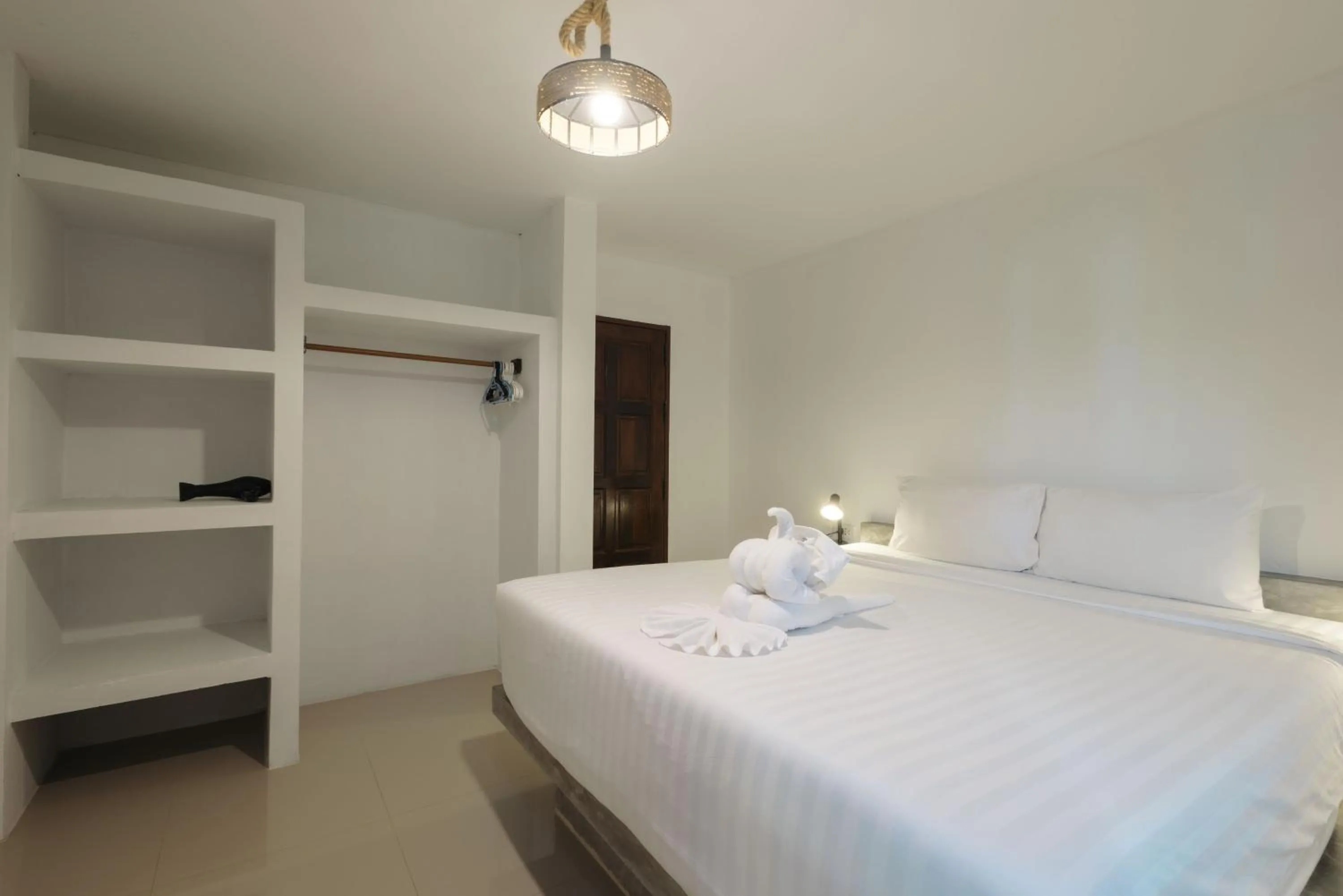 Bedroom, Bed in Golden Hill Resort