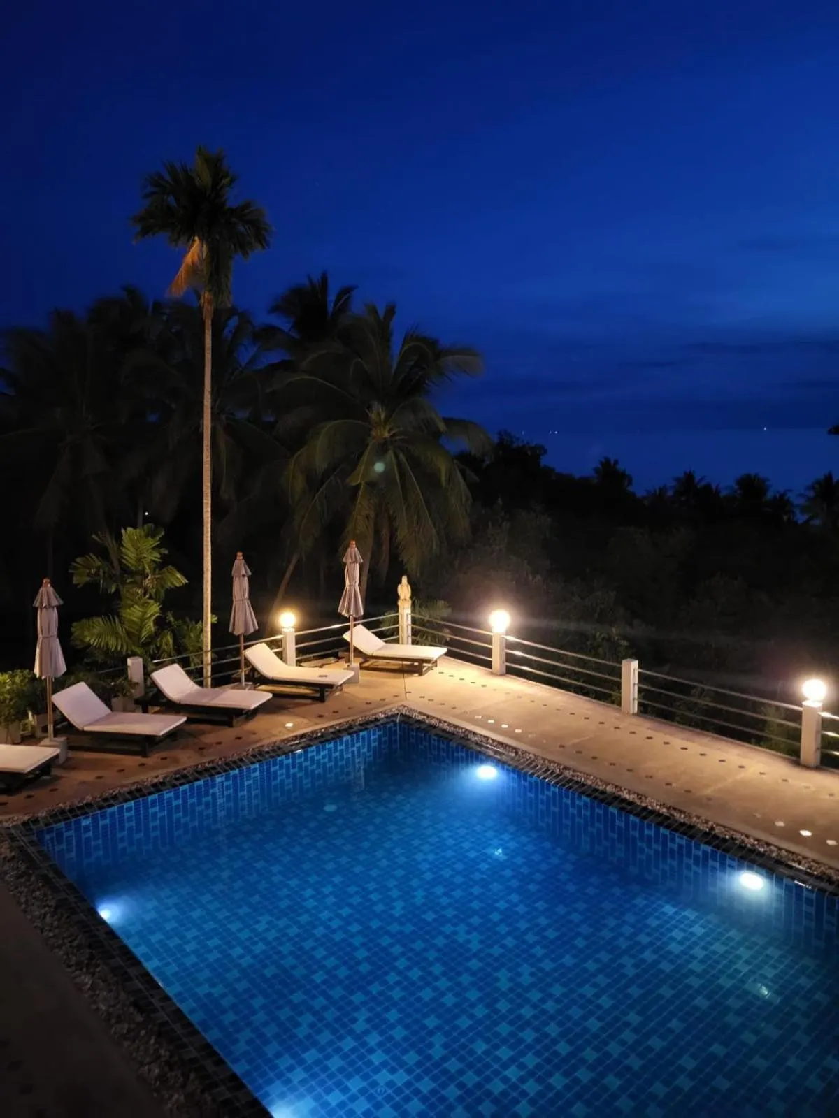 Swimming pool in Golden Hill Resort