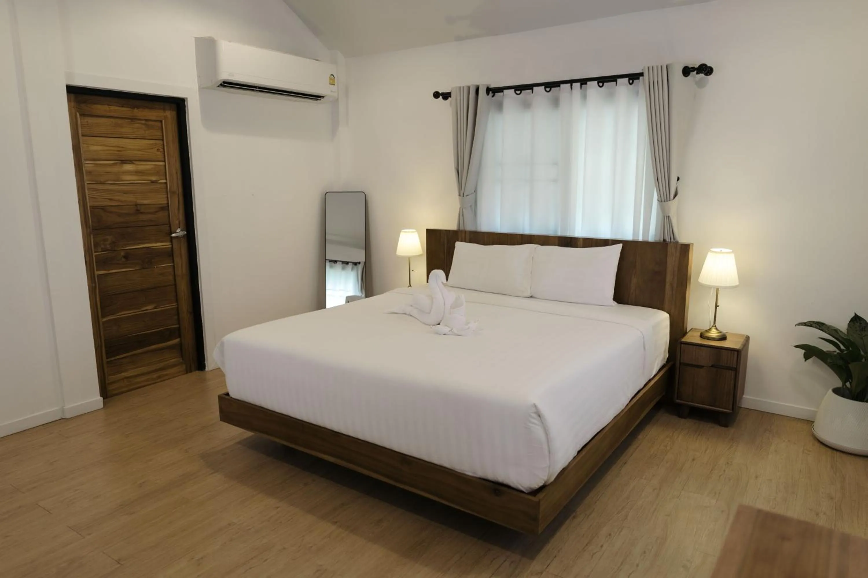 Bedroom, Bed in Golden Hill Resort