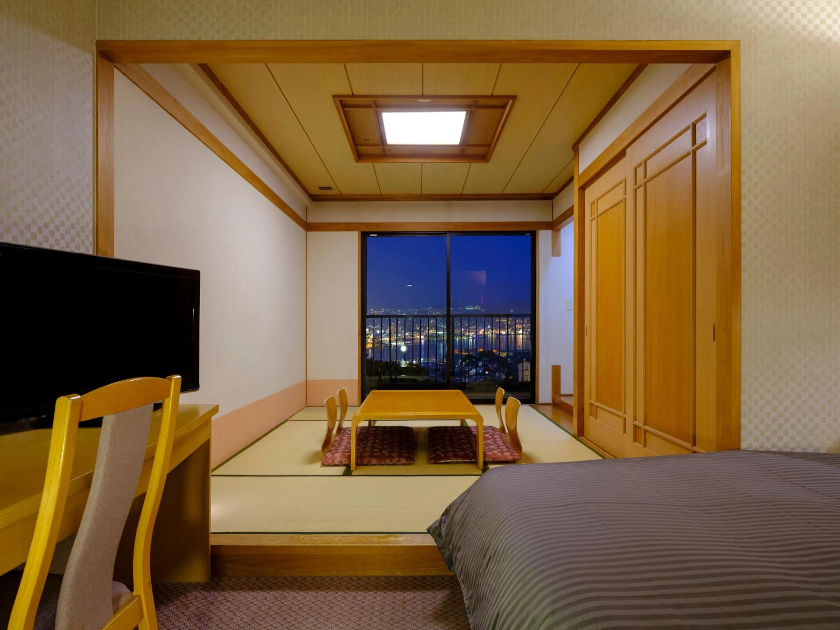 View (from property/room), Bed in Inasayama Kanko Hotel
