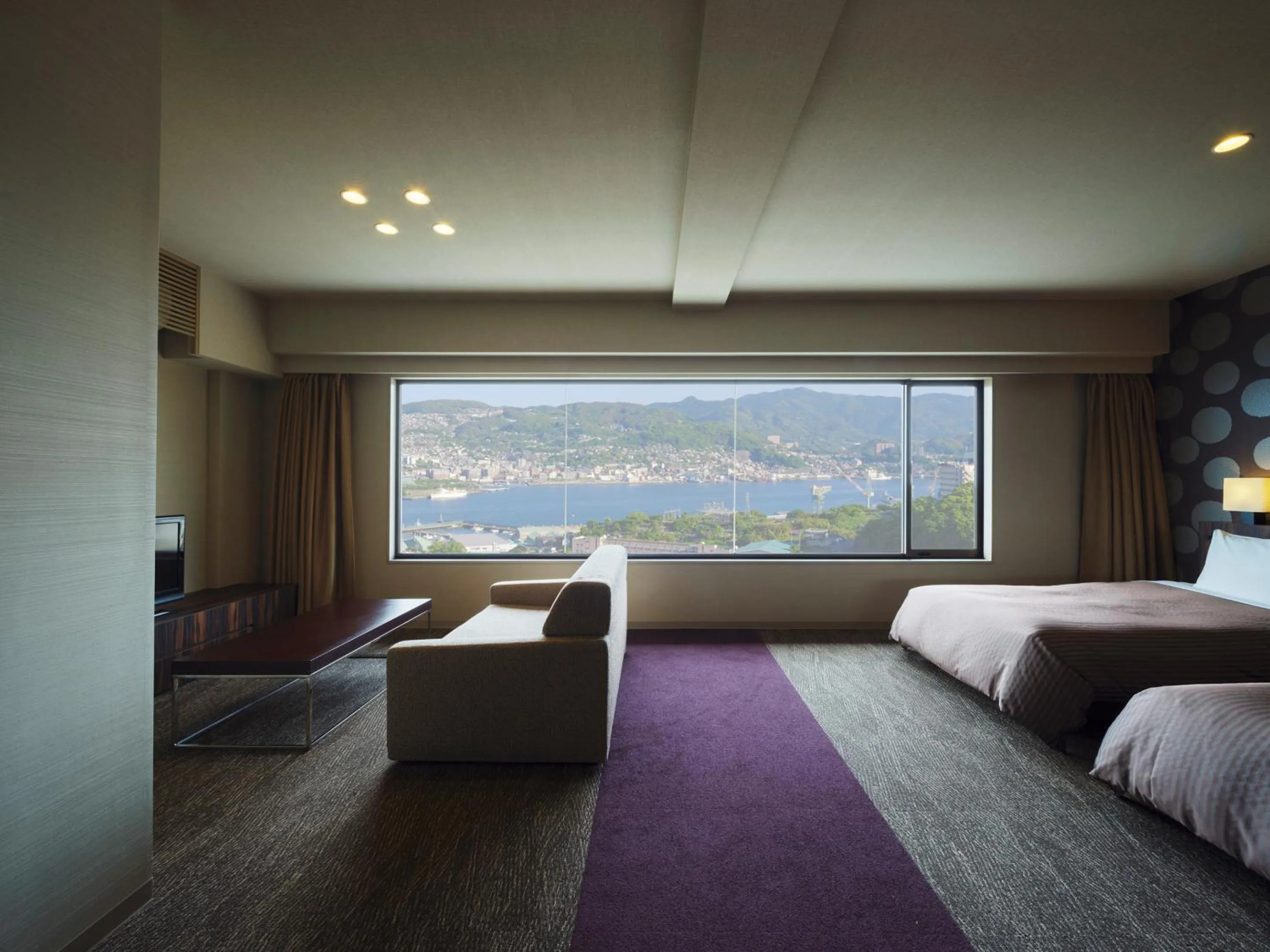 Living room, Bed in Inasayama Kanko Hotel