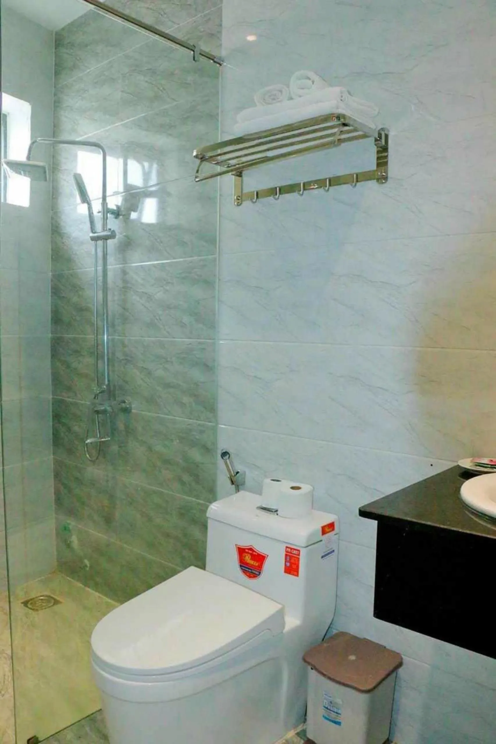 Shower in Oliver Hotel