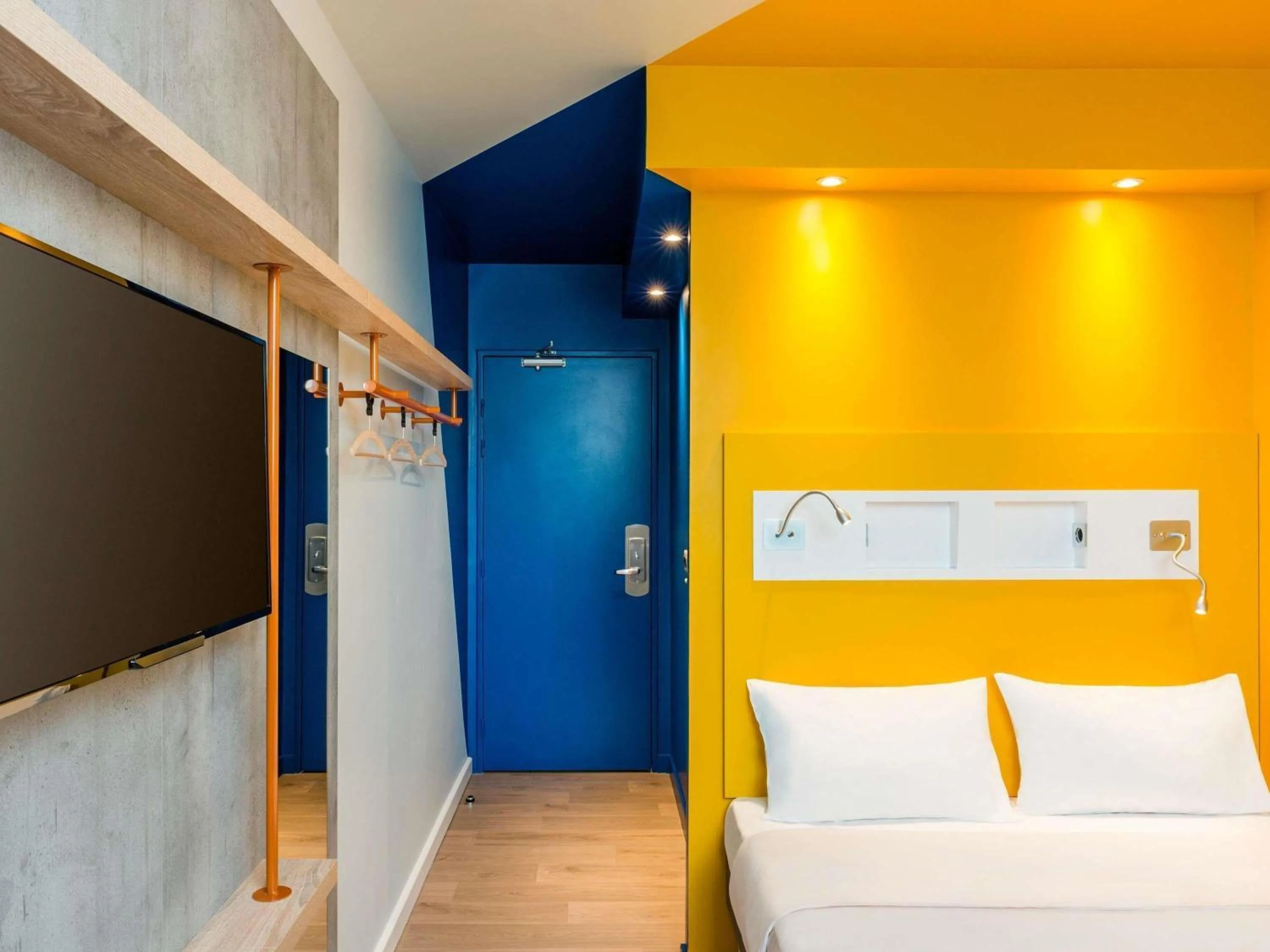 Bedroom, Bed in ibis budget Divinopolis