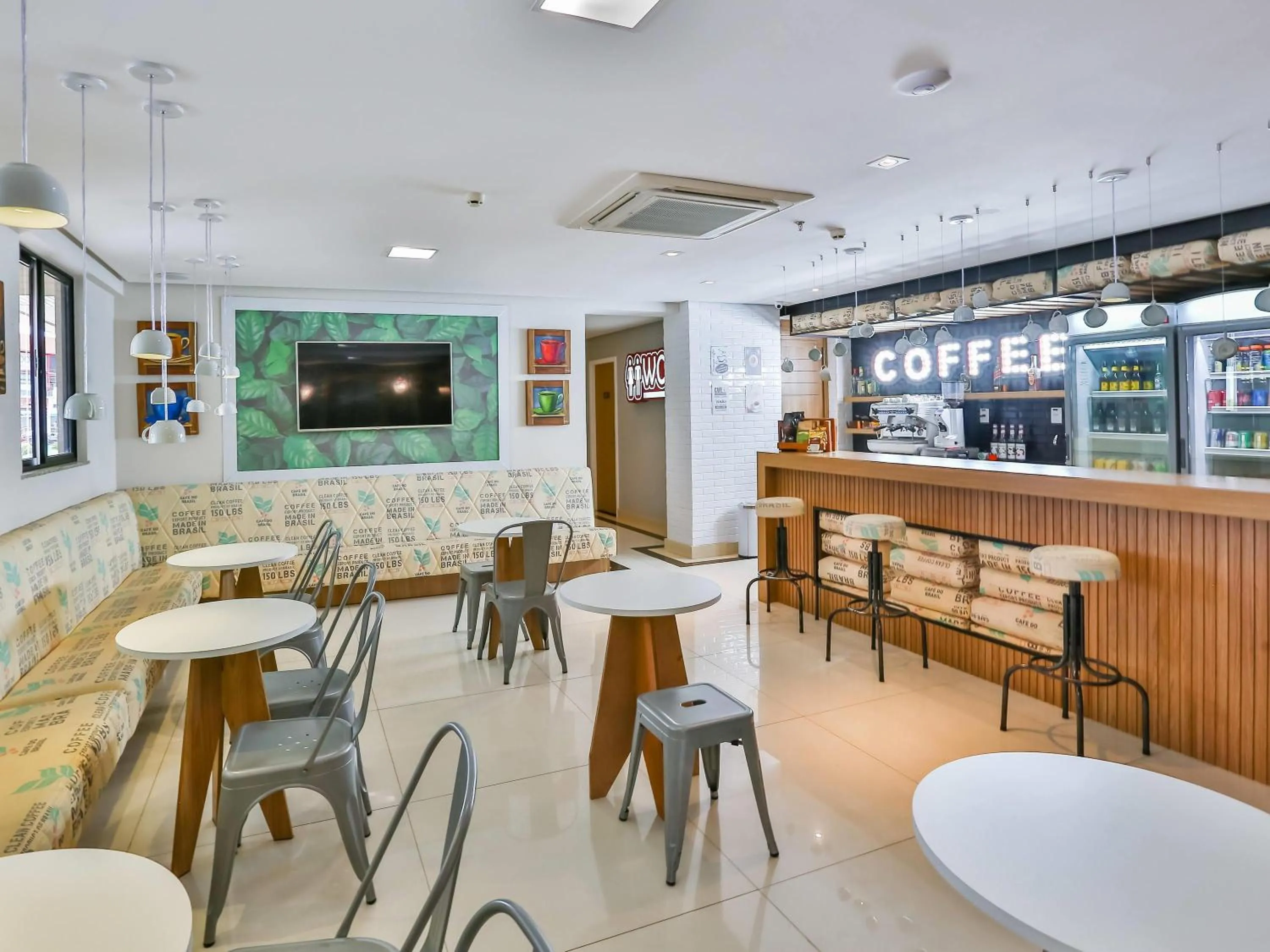 Lounge or bar in ibis Styles Vitoria da Conquista