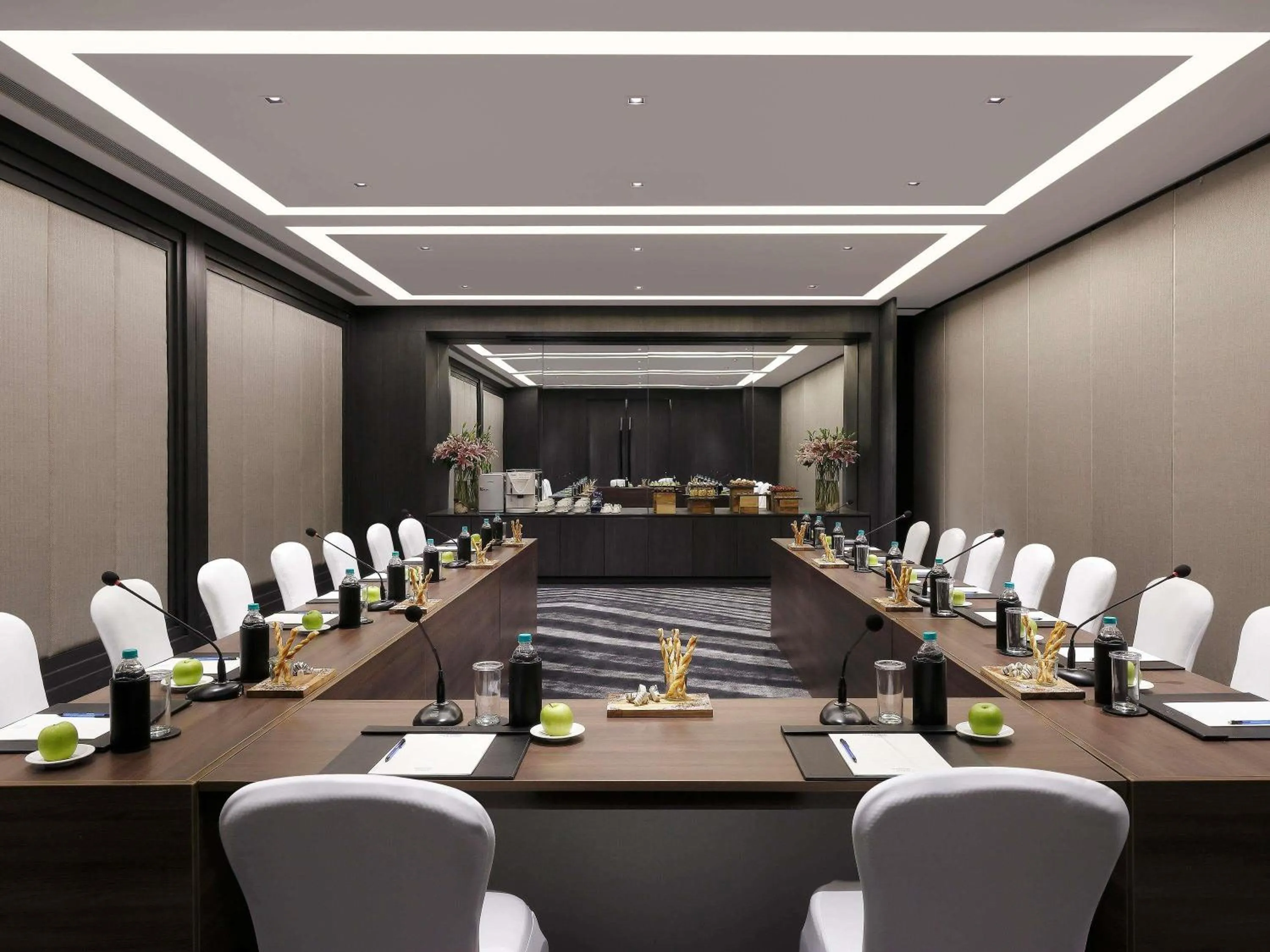 Meeting/conference room in Novotel Chennai Chamiers Road
