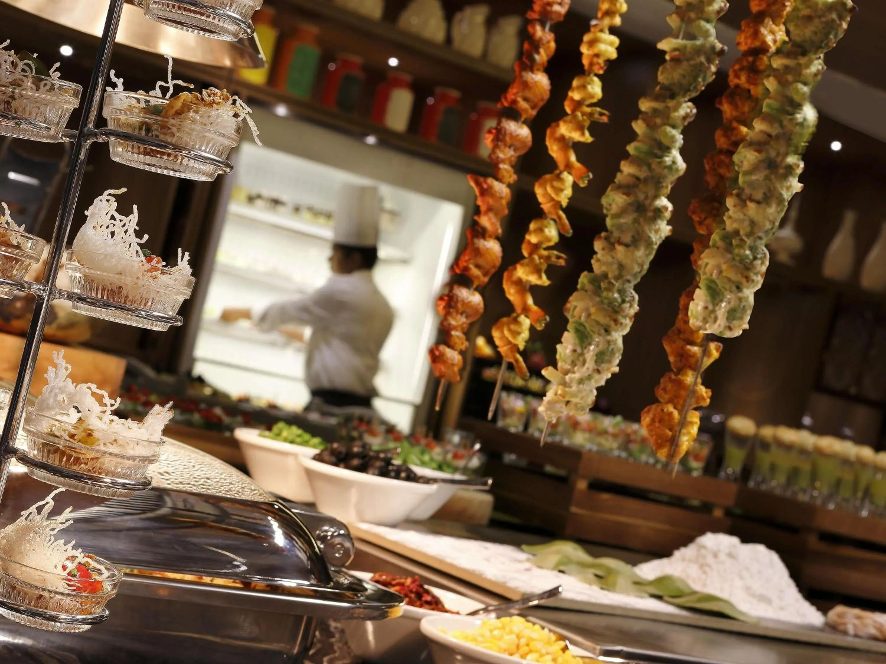 Restaurant/places to eat in Novotel Chennai Chamiers Road