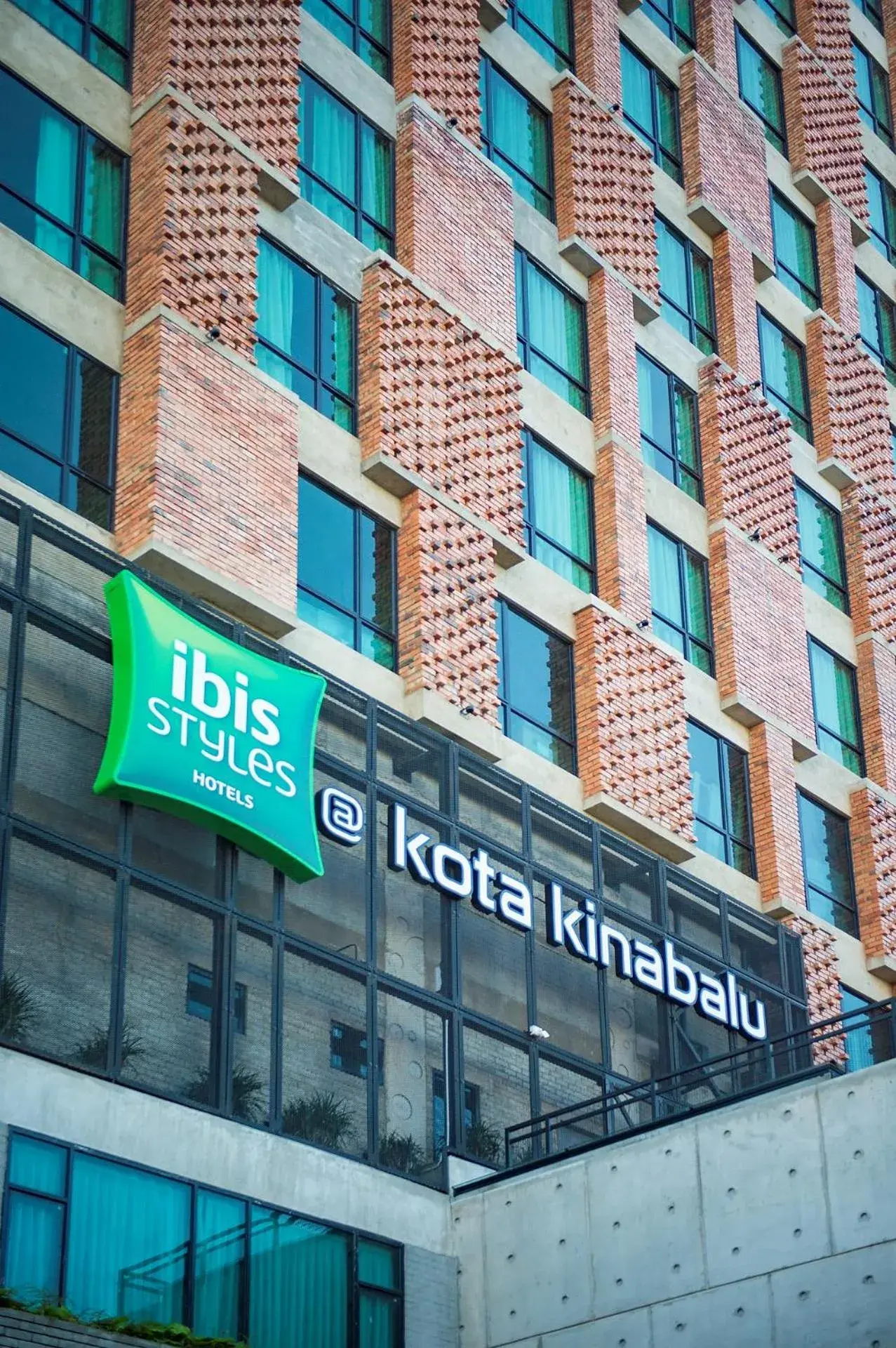 Facade/entrance in ibis Styles Kota Kinabalu Inanam Facade/entrance in ibis Styles Kota Kinabalu Inanam
