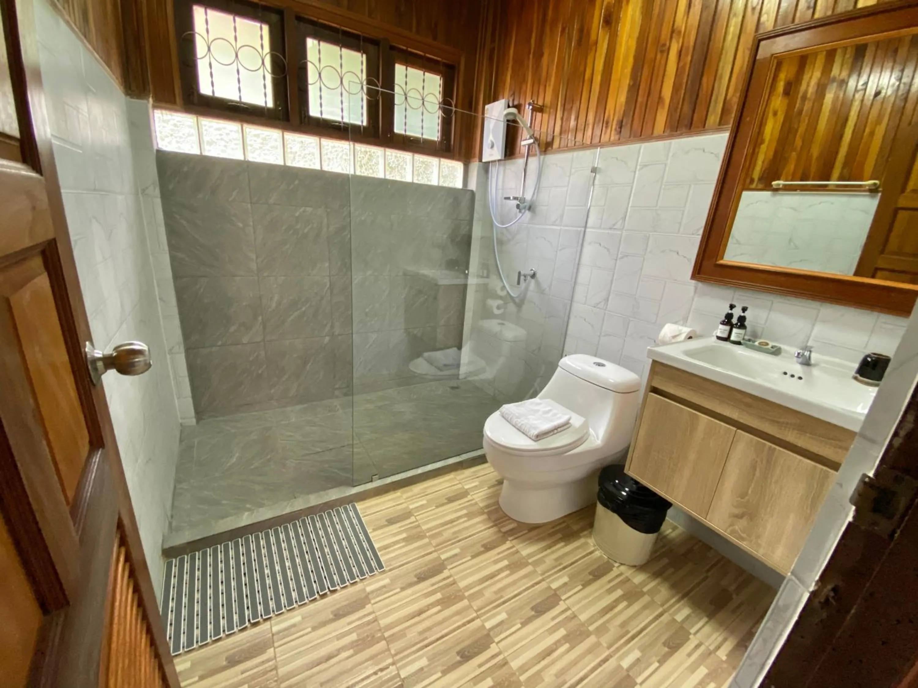 Shower in Baan Laem Noi Villa's