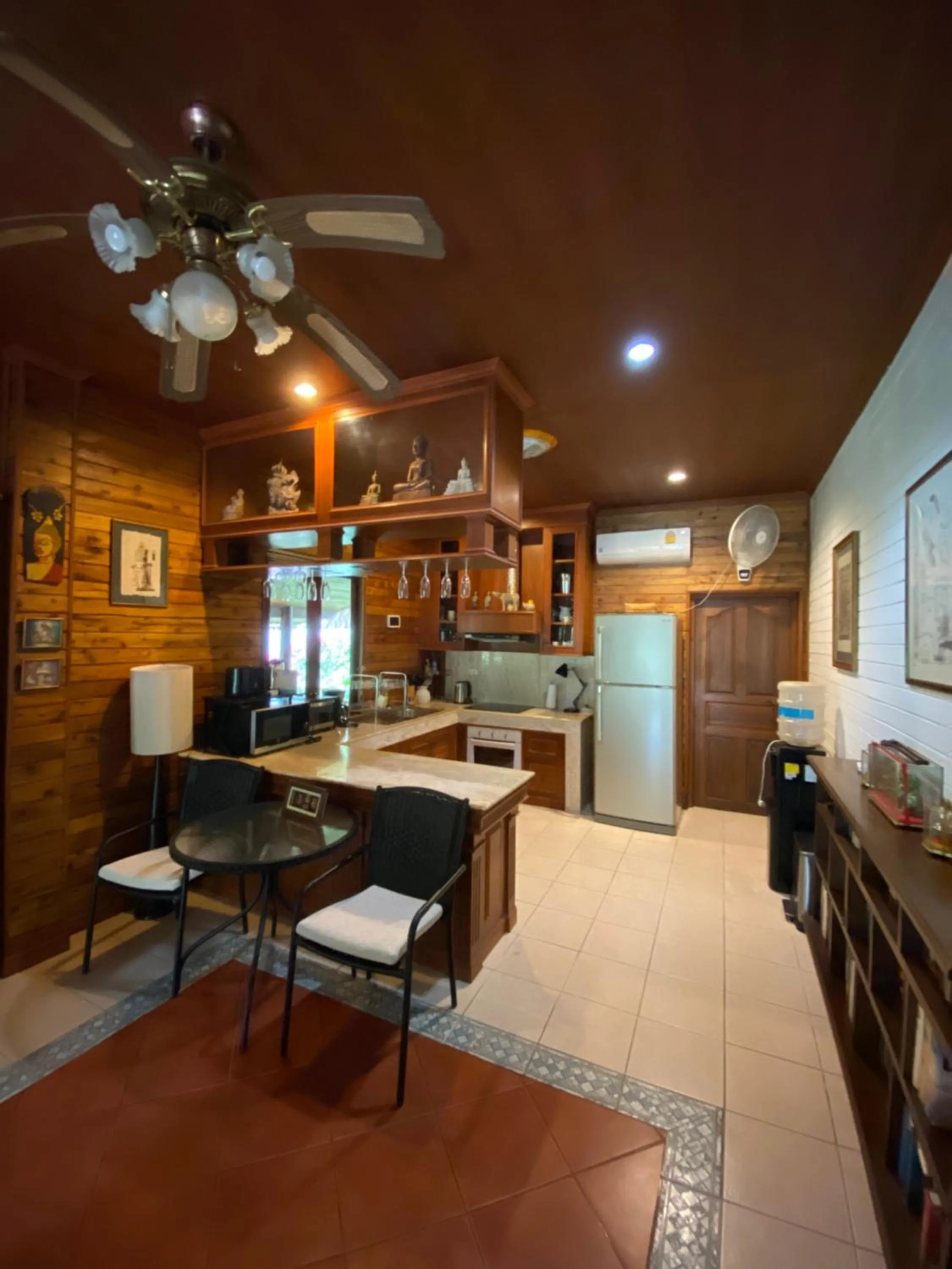 Kitchen or kitchenette in Baan Laem Noi Villa's