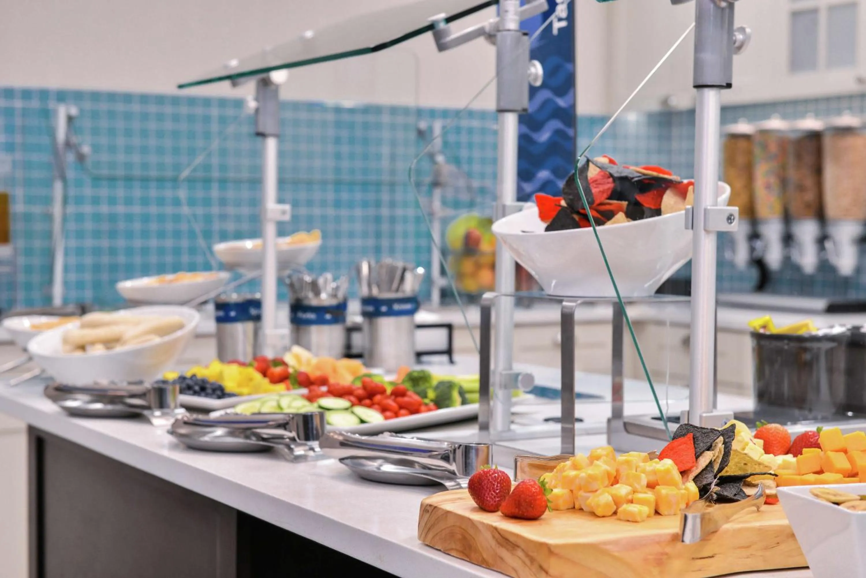 Dining area in Homewood Suites Des Moines Airport