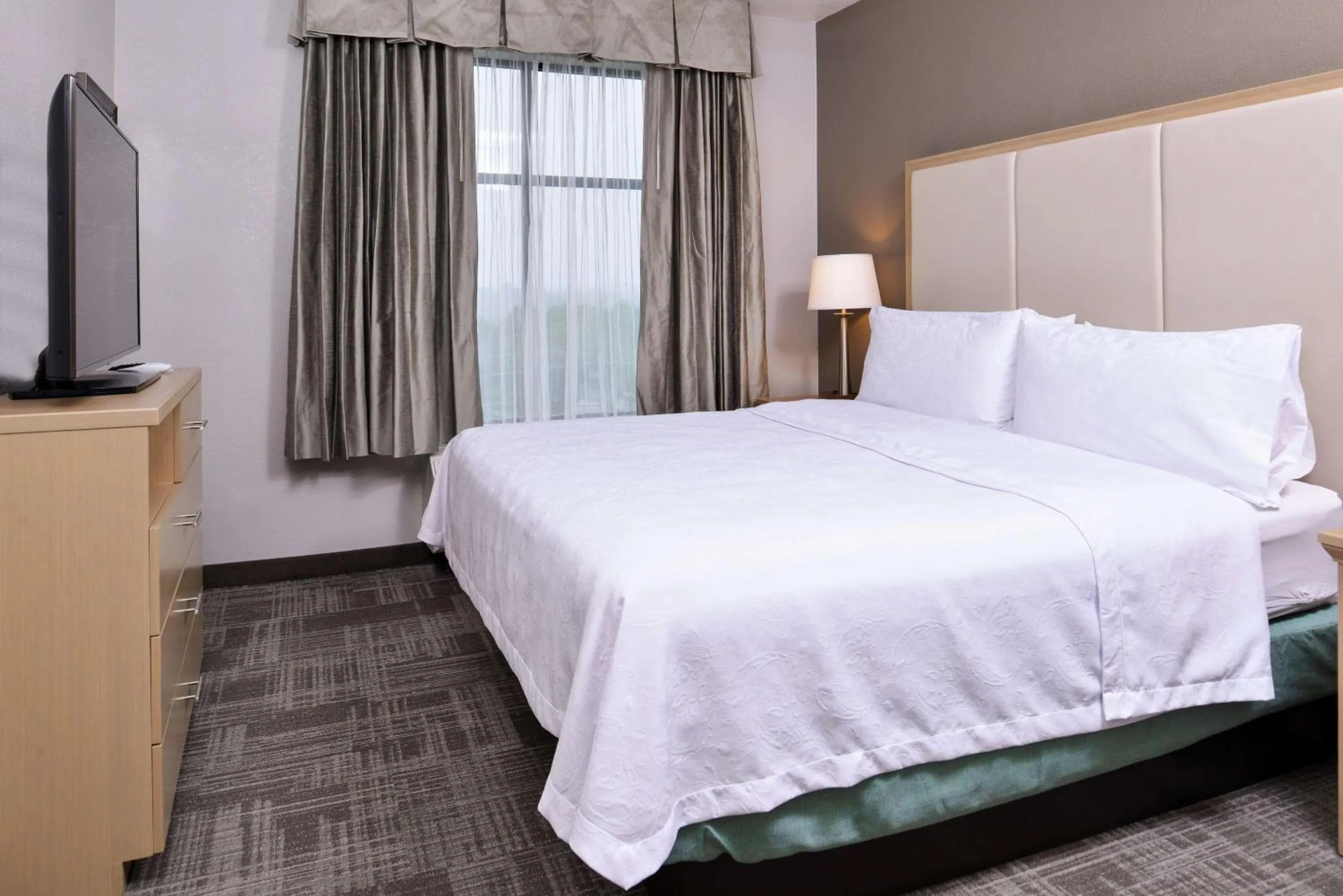 Bedroom, Bed in Homewood Suites Des Moines Airport