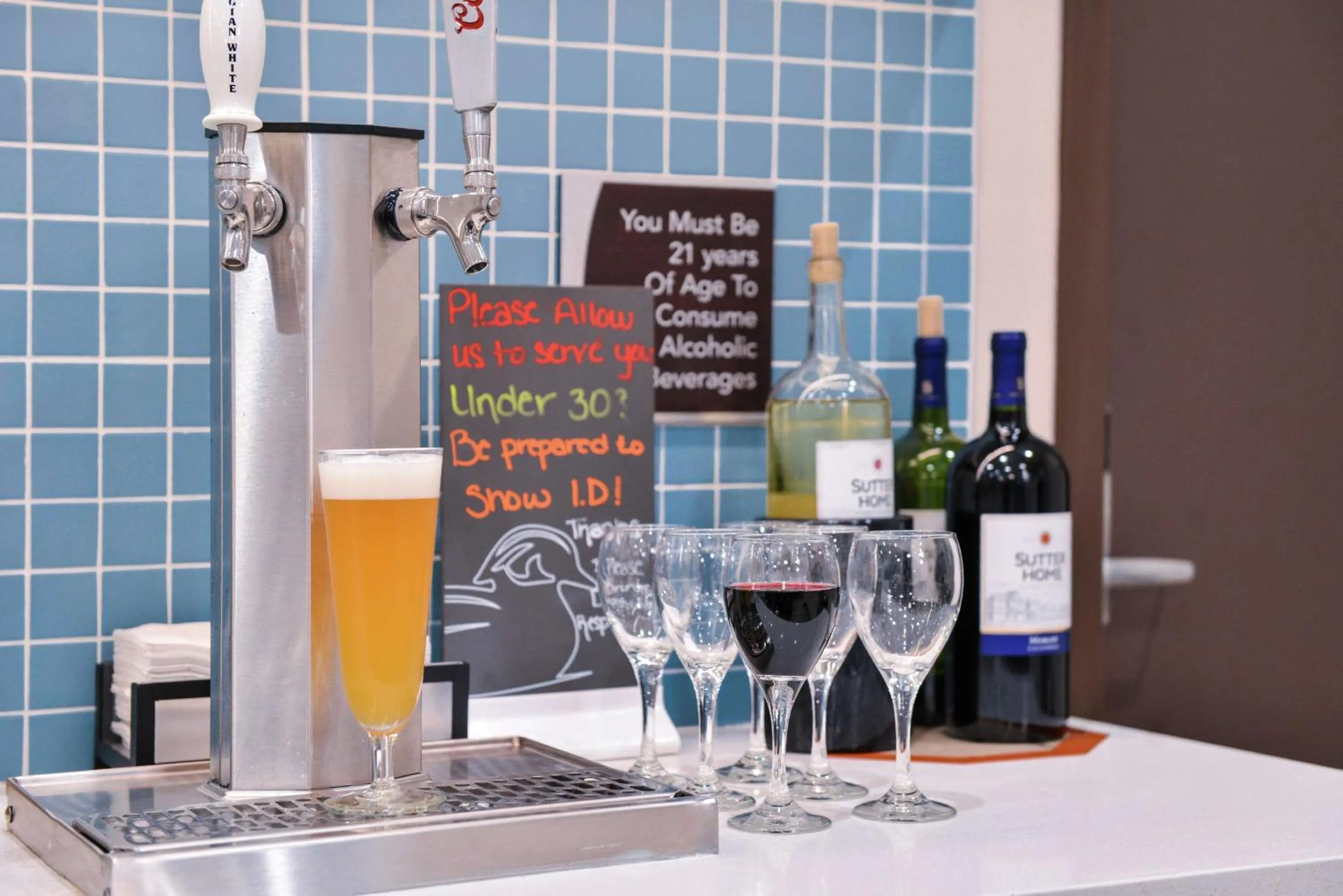 Dining area in Homewood Suites Des Moines Airport